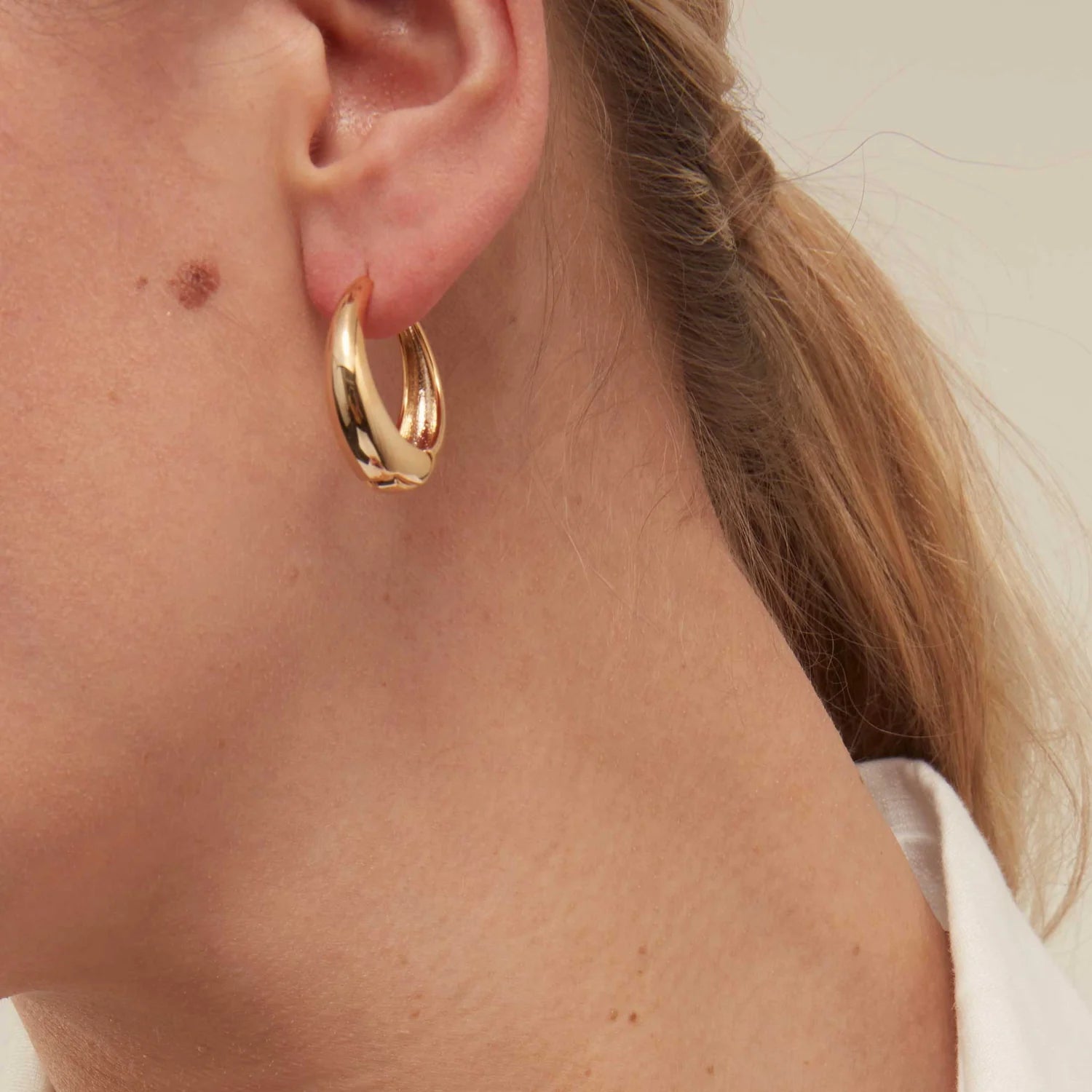Large Tapered Hoop Earrings - Guld