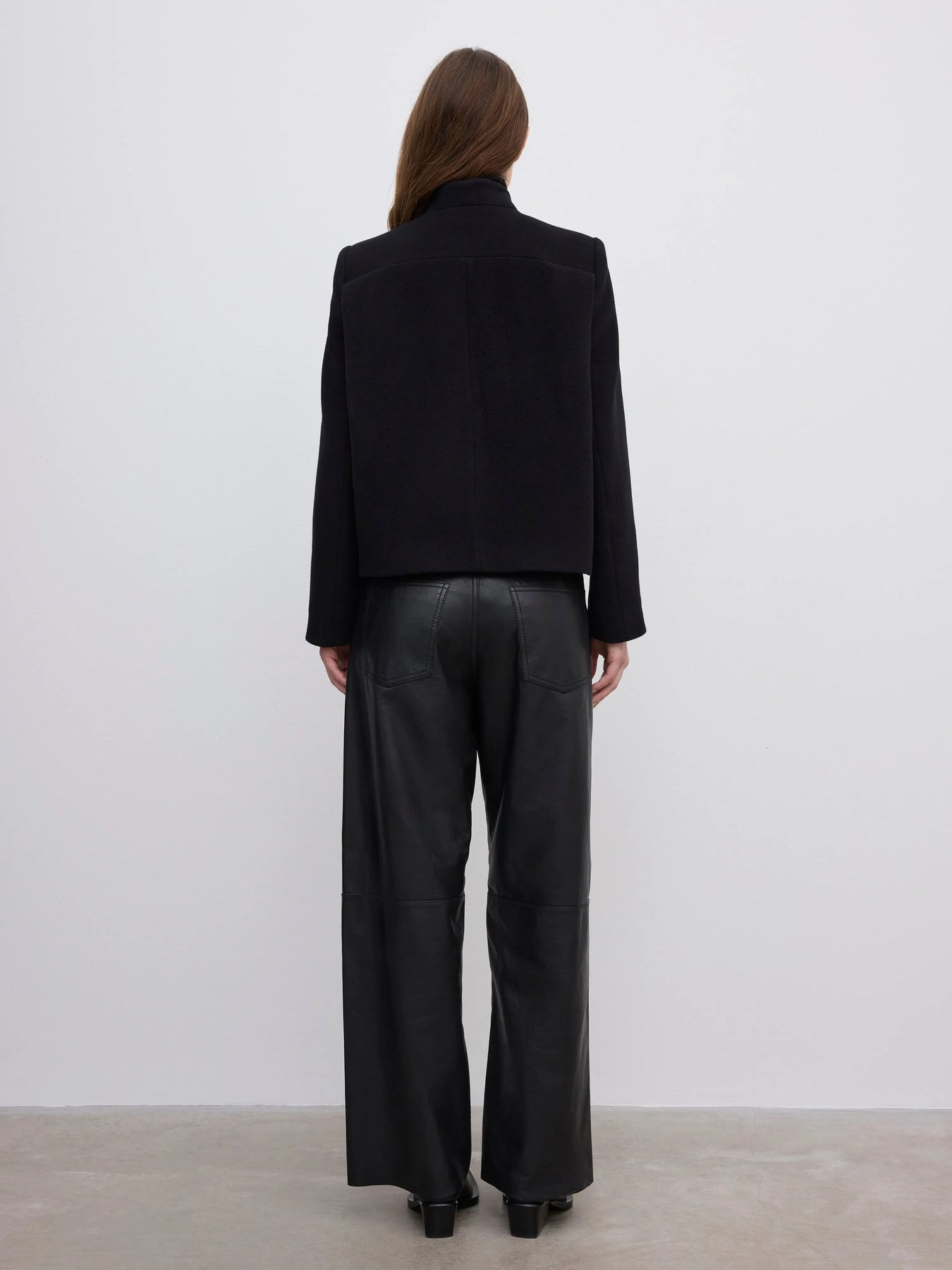 Short Curved Jacket - Svart