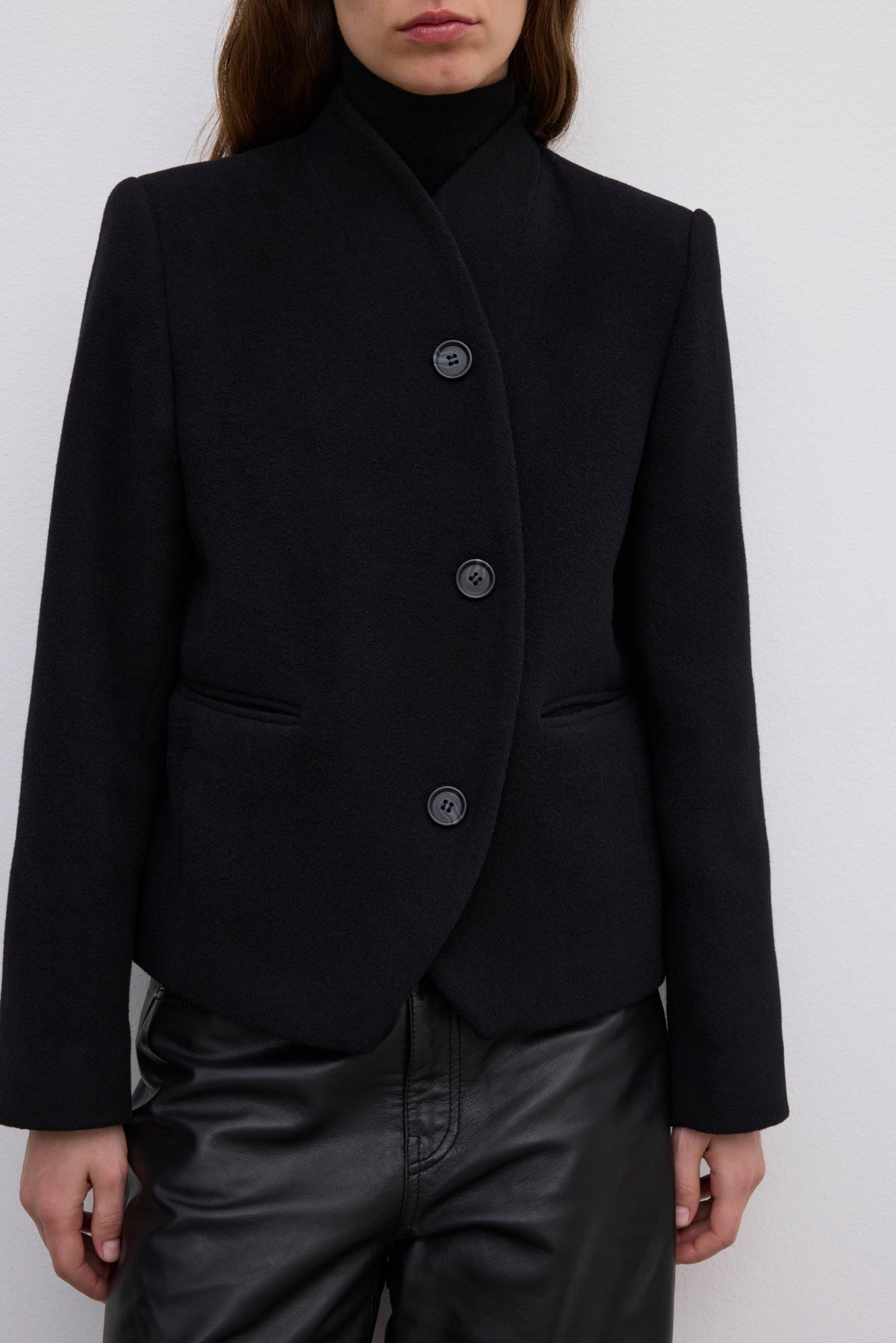 Short Curved Jacket - Svart