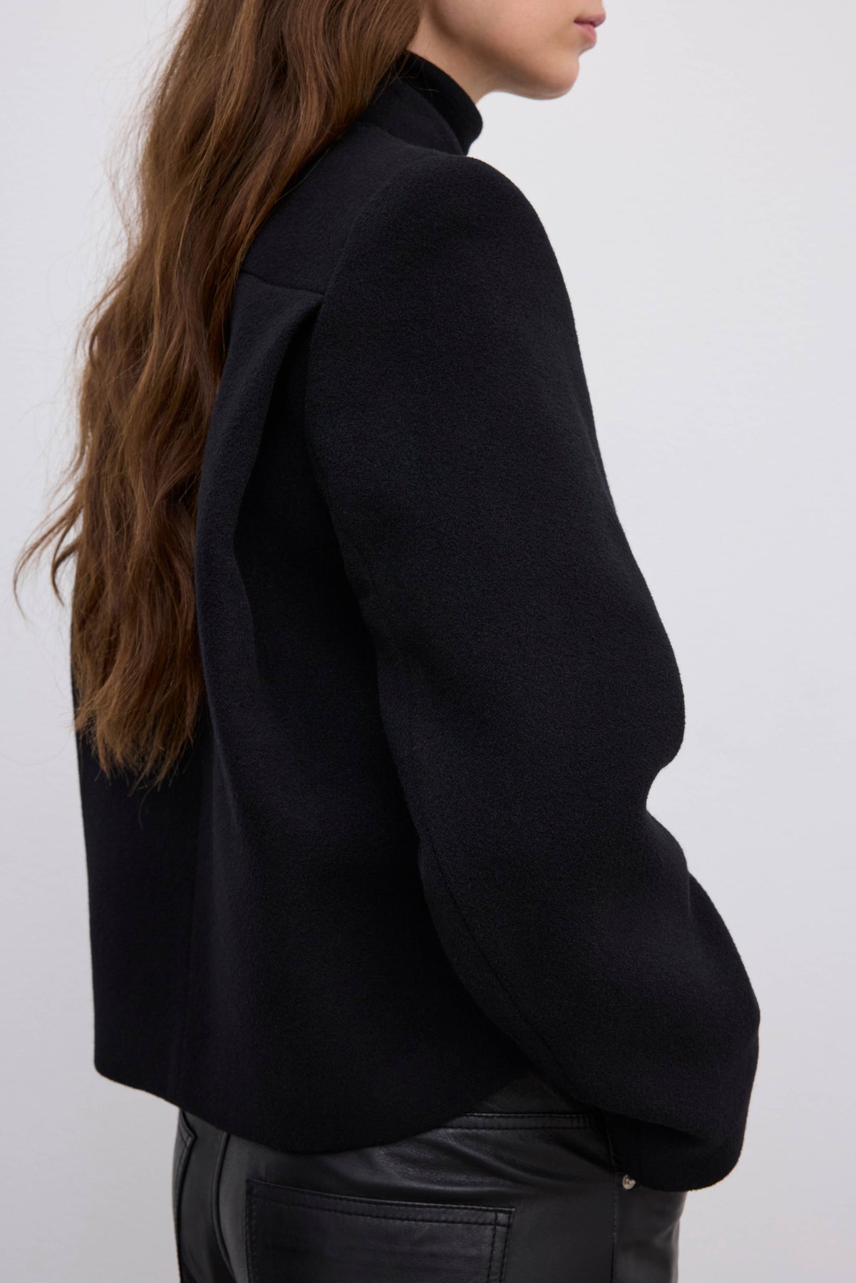Short Curved Jacket - Svart