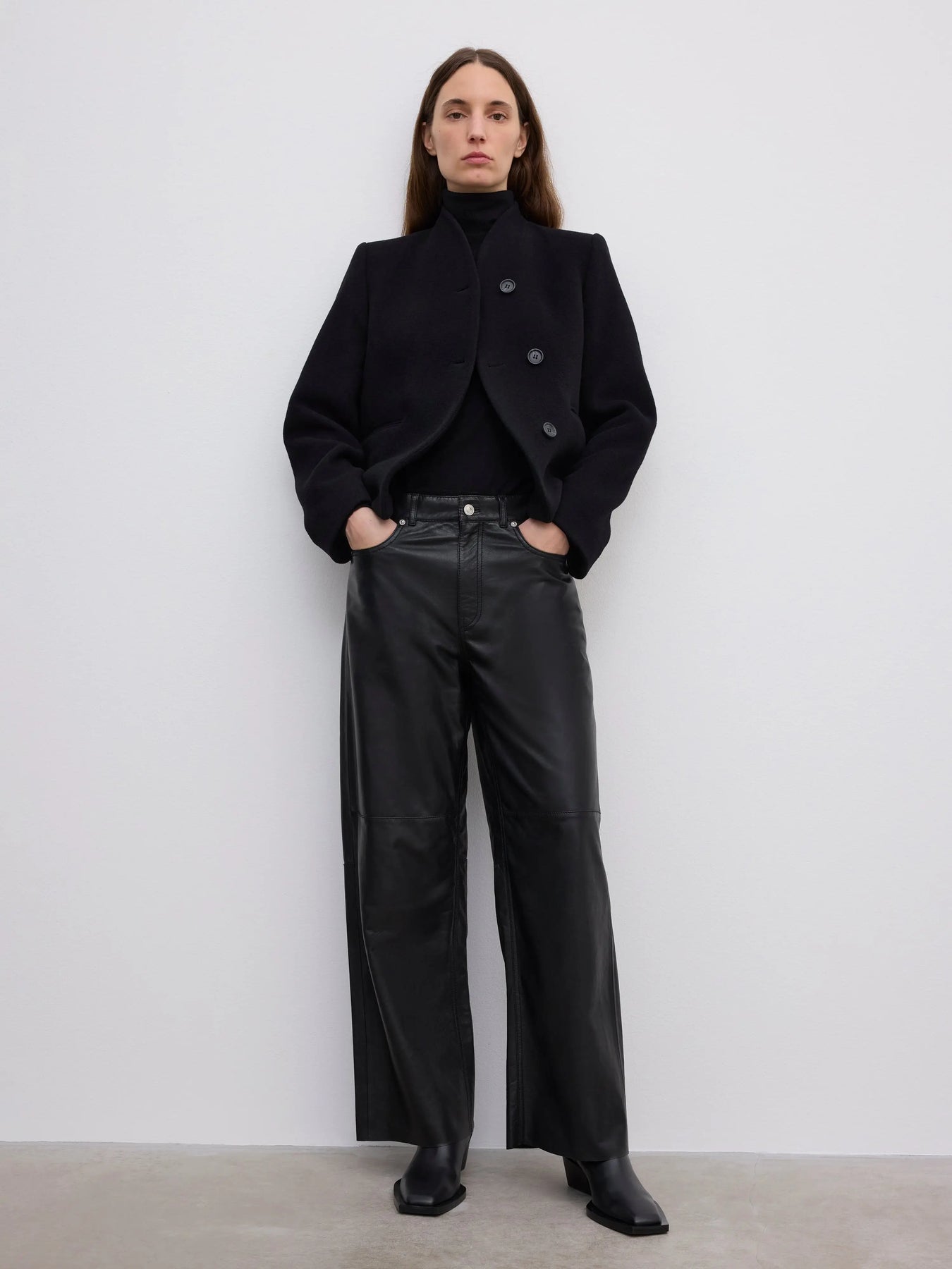 Short Curved Jacket - Svart