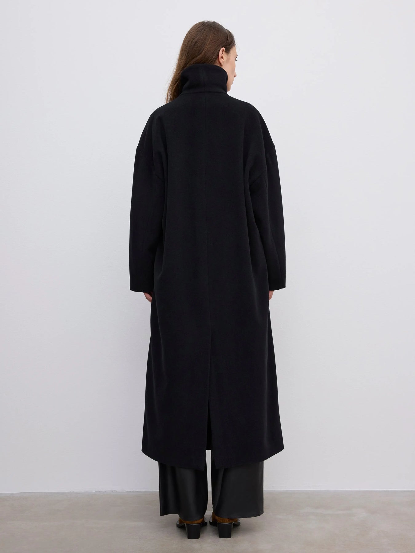 Relaxed Wool Coat - Svart