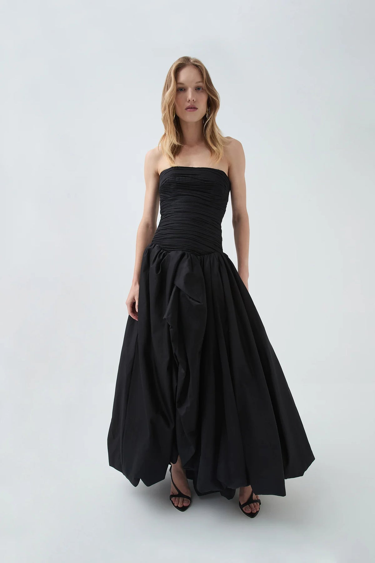 Violette Bubble Hem Maxi Dress - Svart