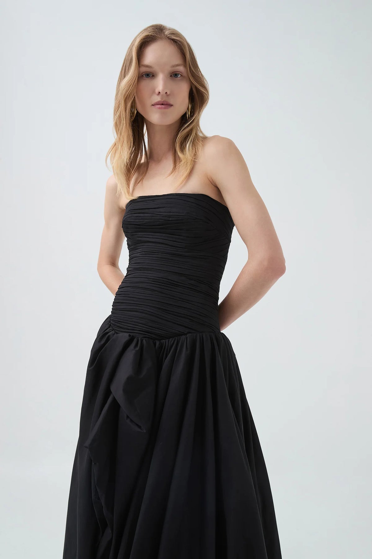 Violette Bubble Hem Maxi Dress - Svart