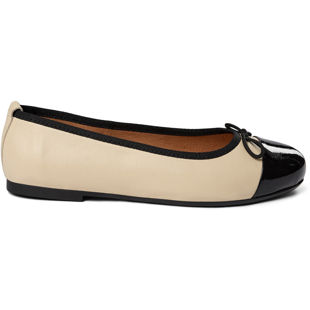 Lucy - Beige/Svart Lack