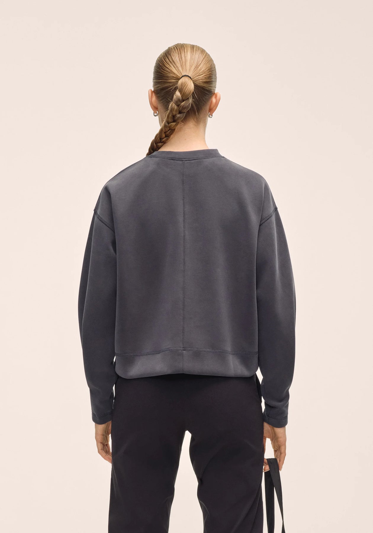 Peachy Crew Neck - Almost Black
