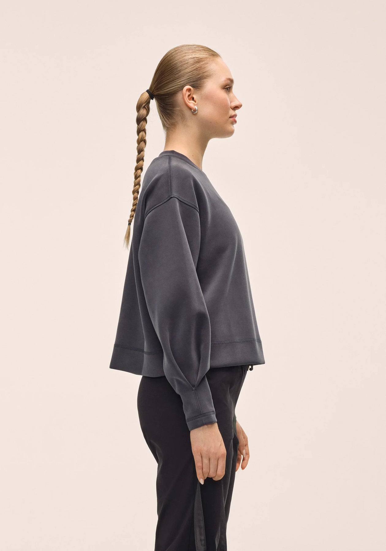 Peachy Crew Neck - Almost Black
