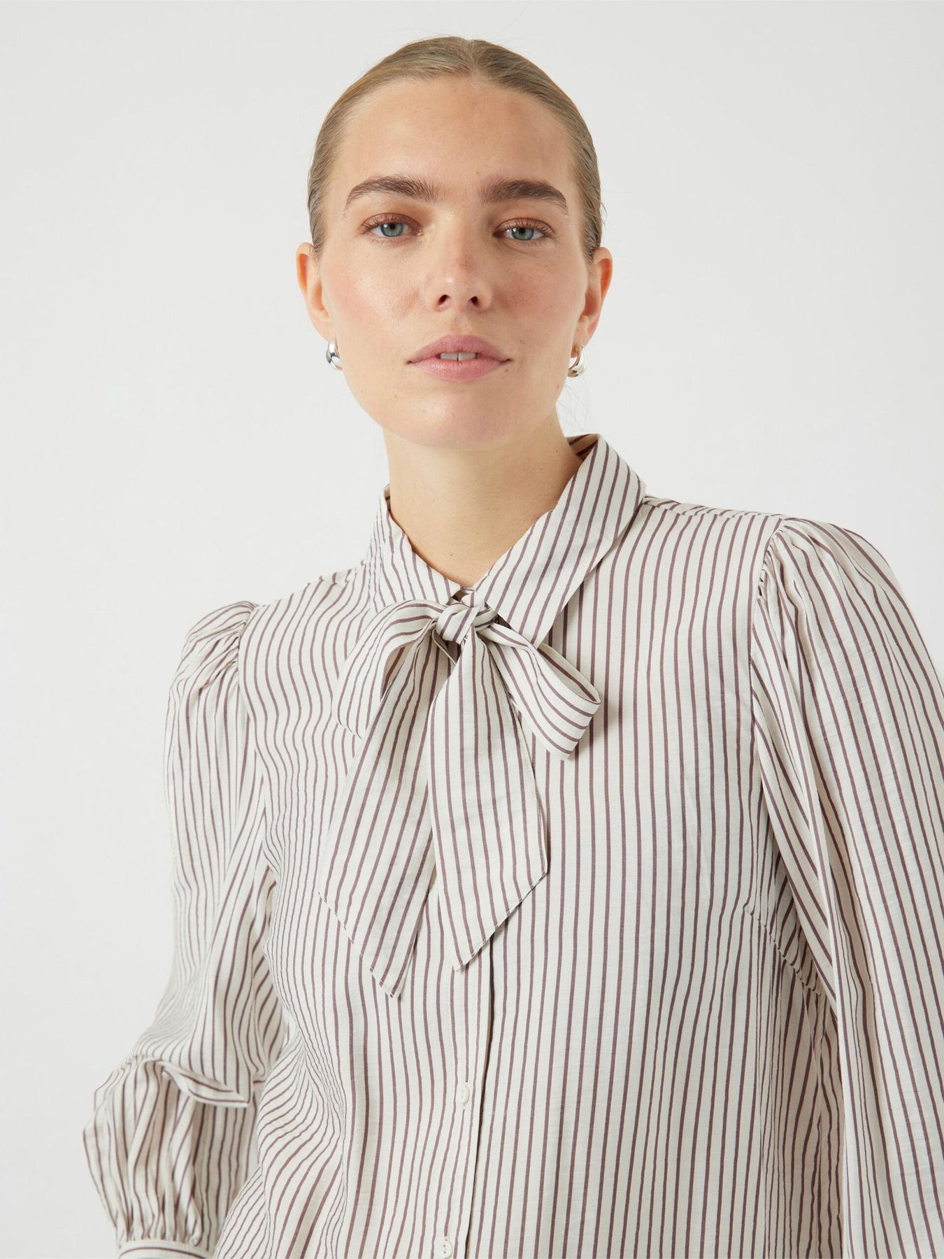 Yaspil Ls Bow Shirt S. - Star White Deep Taupe