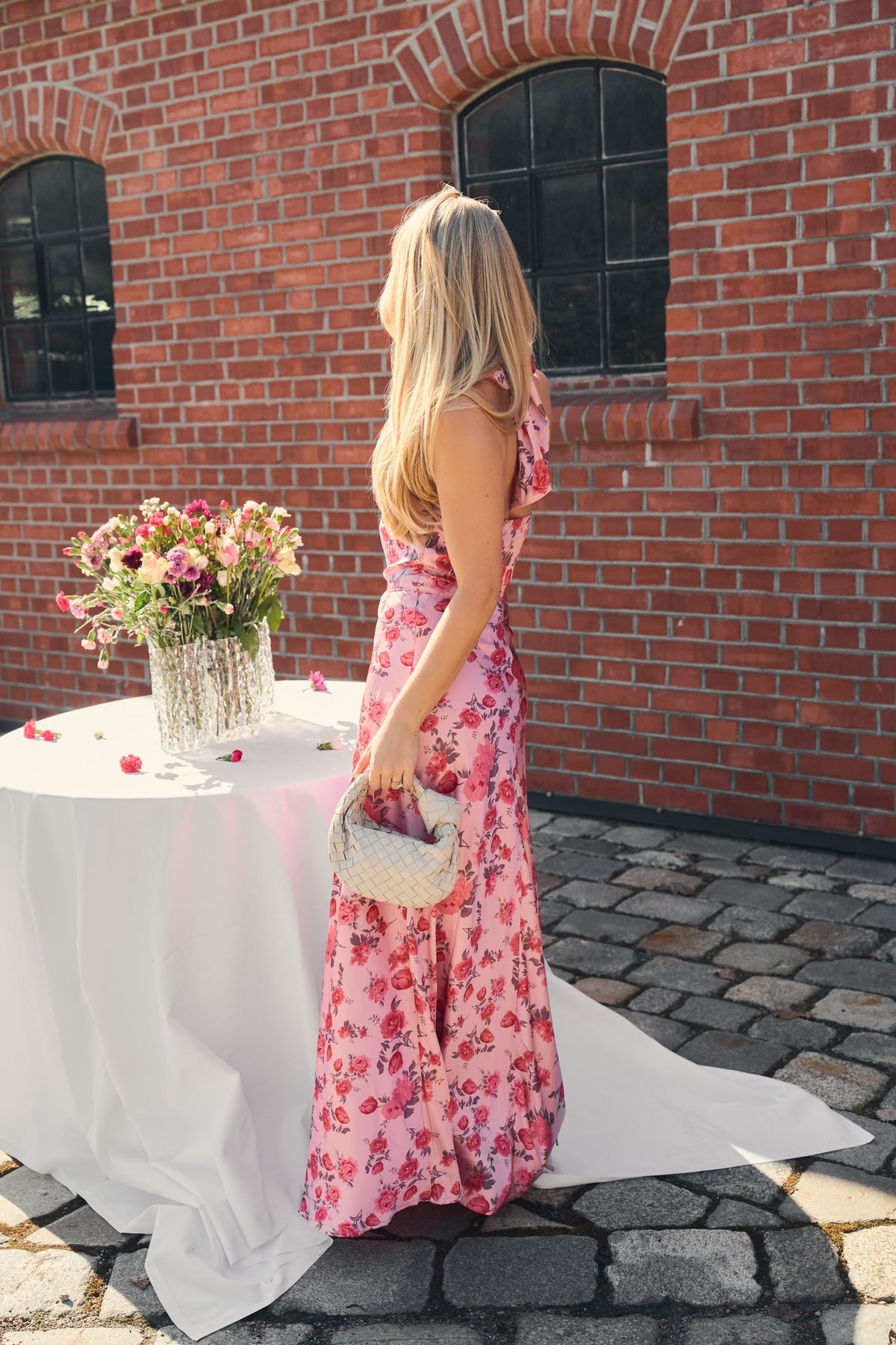 Ebba Flowery Satin Maxiklänning - Rosa