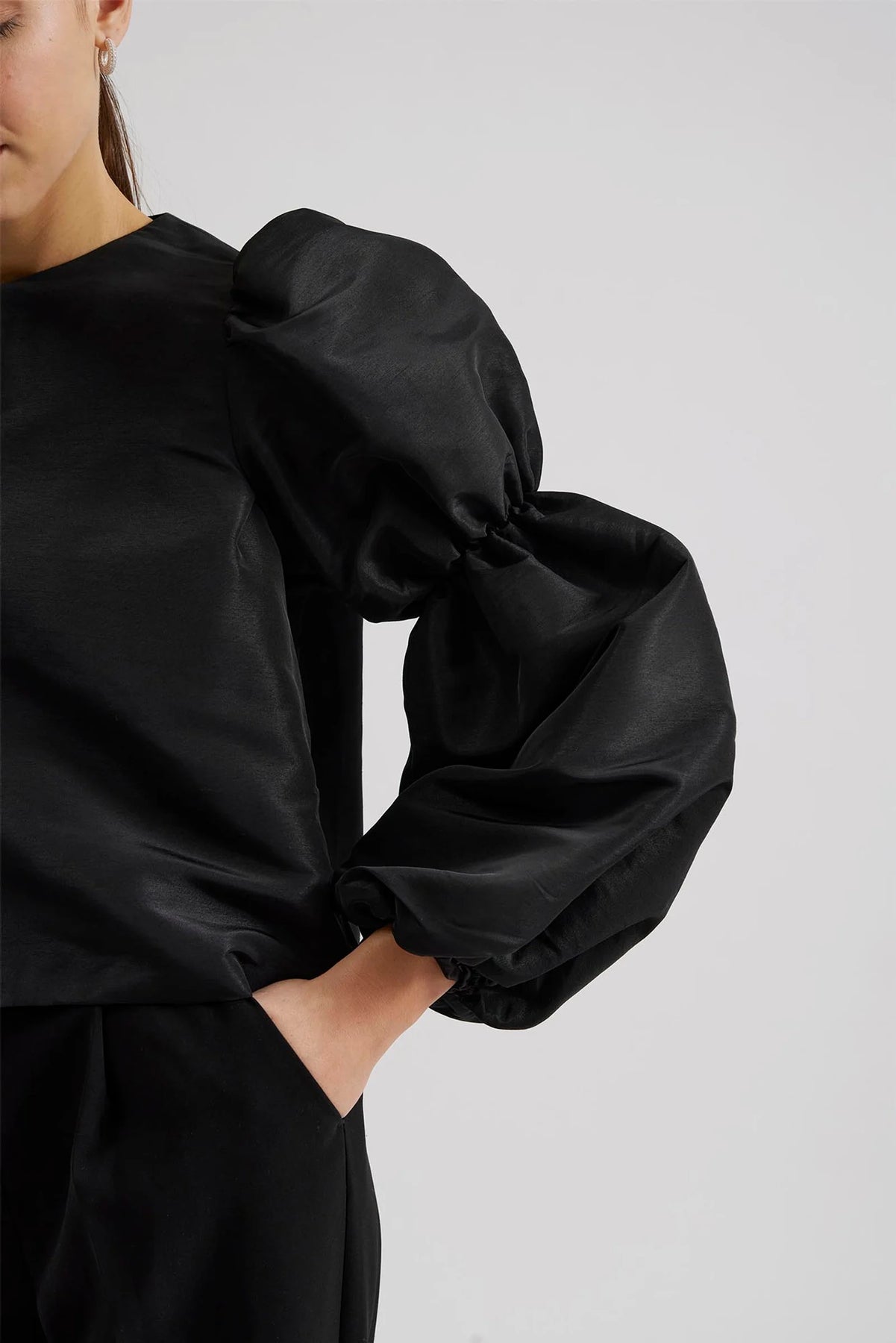 Zoey Double Pouf Sleeve Blouse - Svart