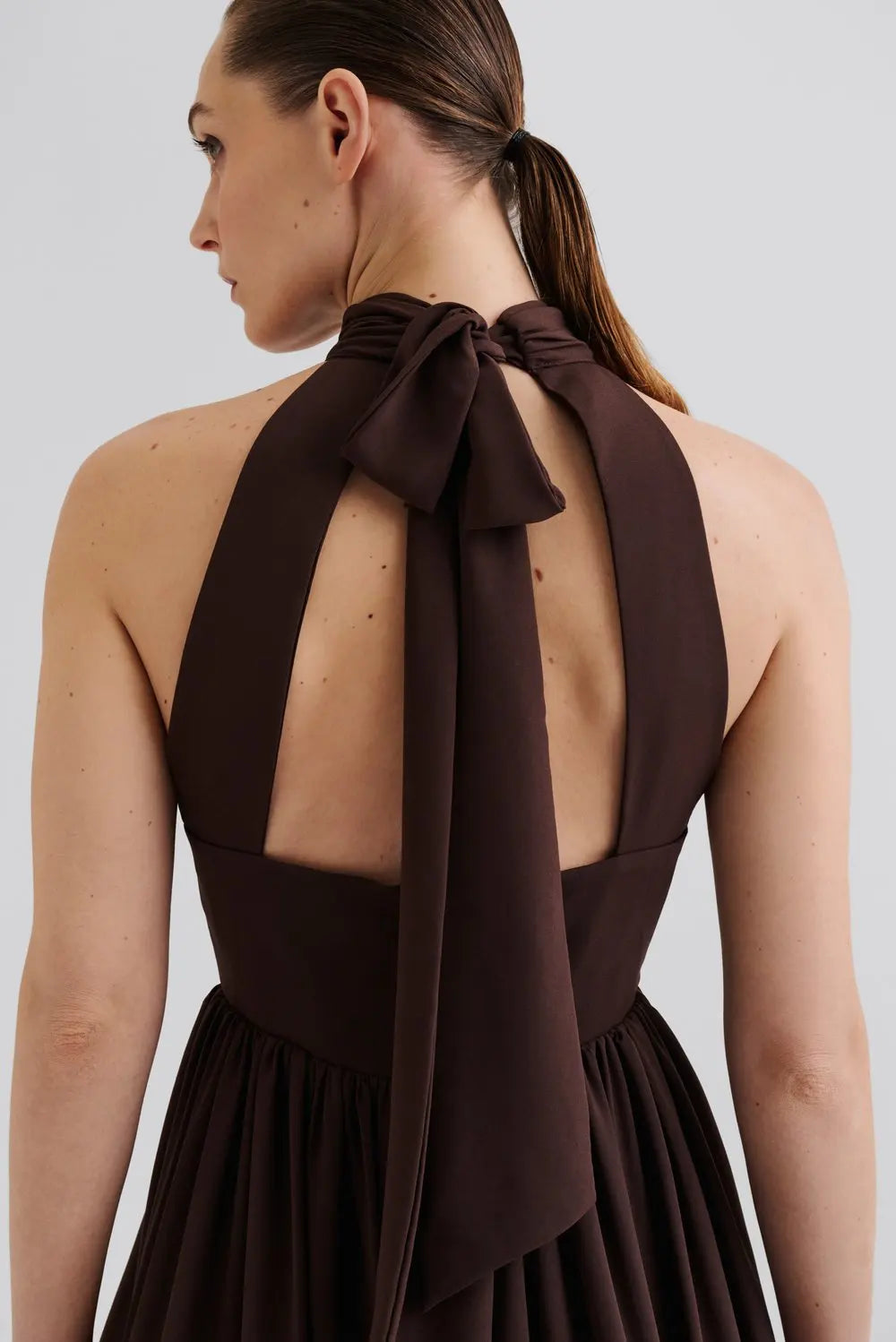 Fern Halterneck Ruffled Mini Dress - Chokladbrun
