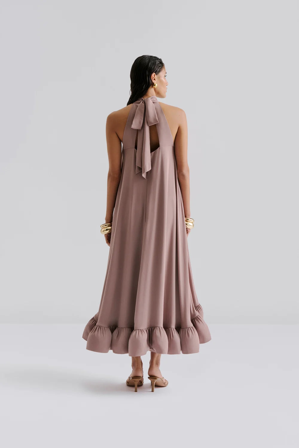 Sabrina Halterneck Ruffled Maxiklänning - Taupe