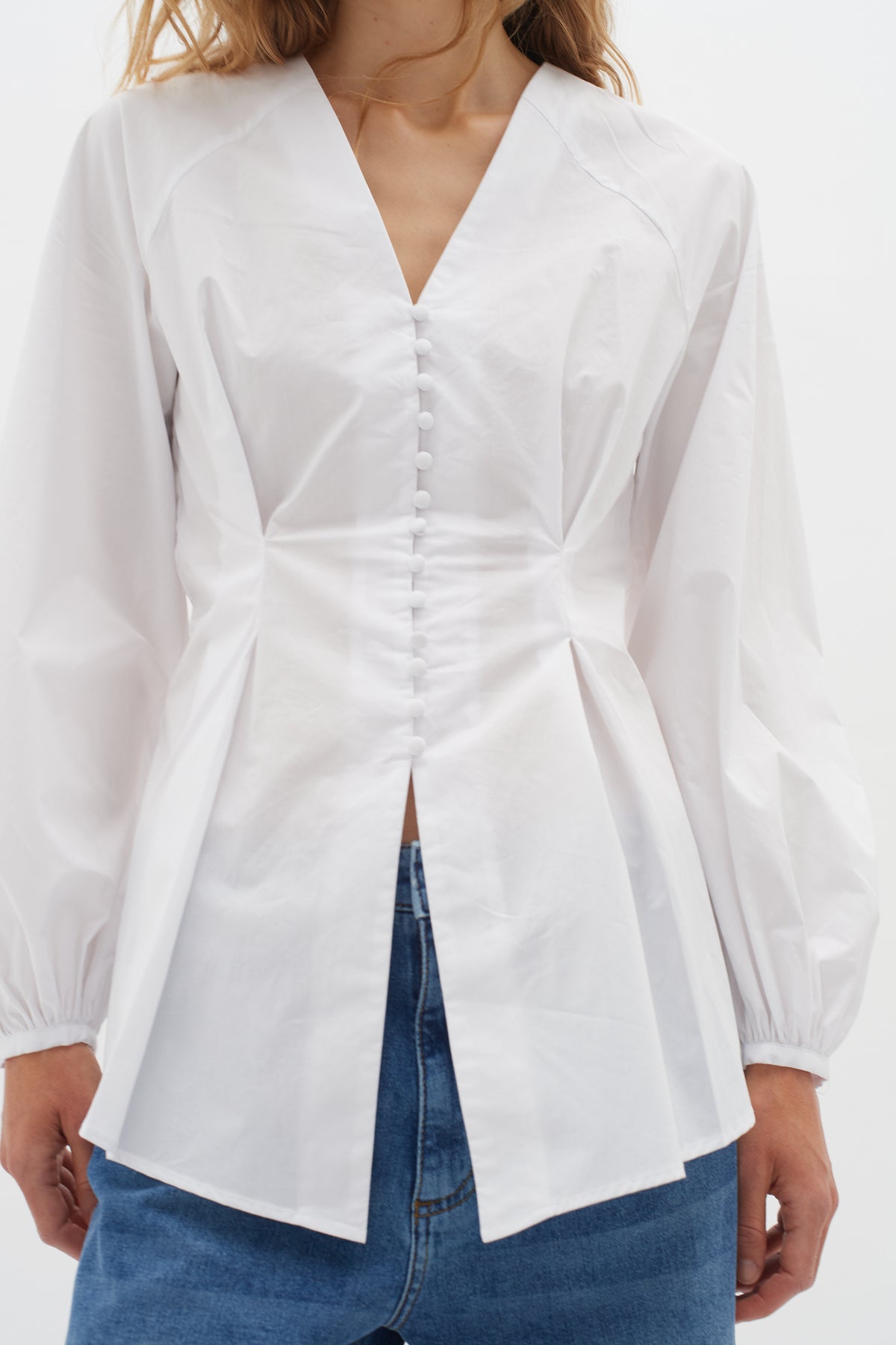HelveIW Blus - Pure White