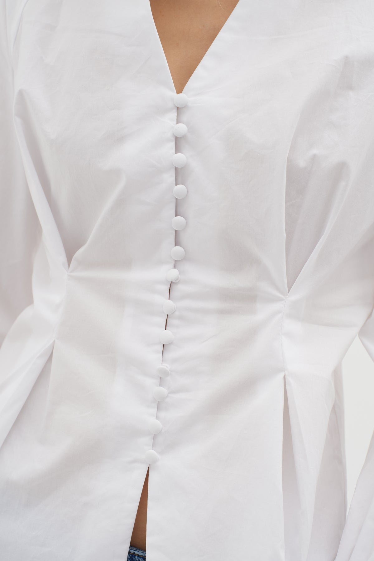 HelveIW Blus - Pure White