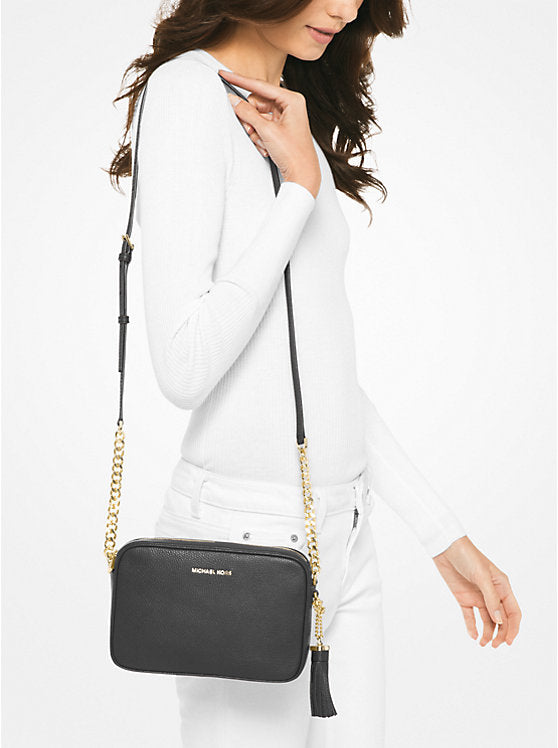Jet Set Medium Pebbled Leather Crossbody Bag - Svart/Guld