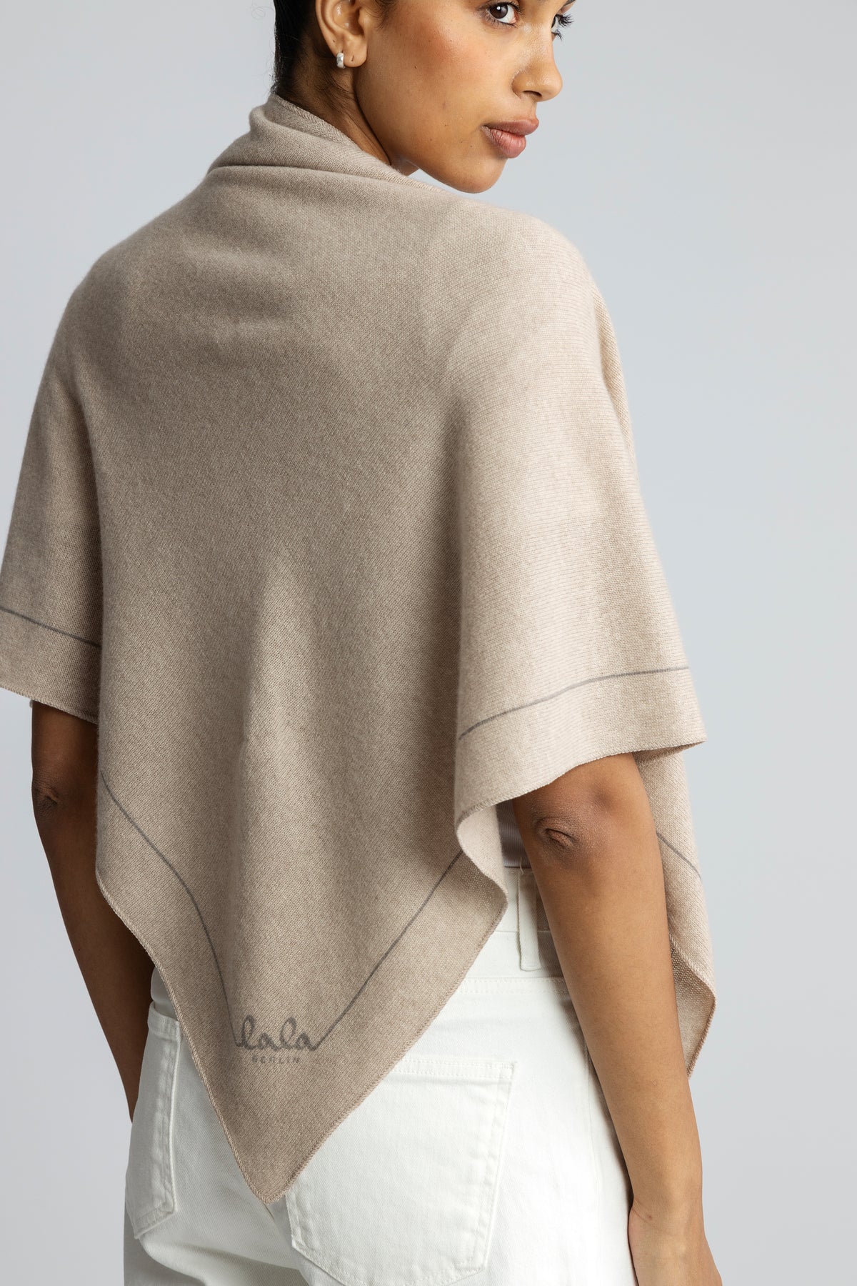 Triangle Solid Logo M Cashmere - Dune Beige