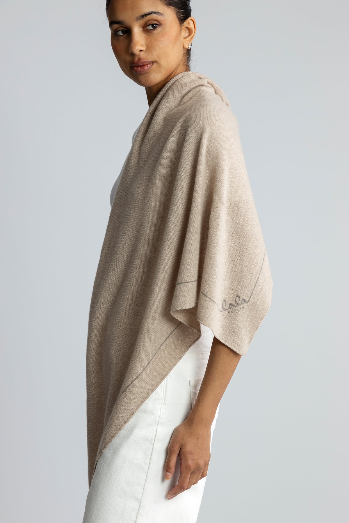 Triangle Solid Logo M Cashmere - Dune Beige