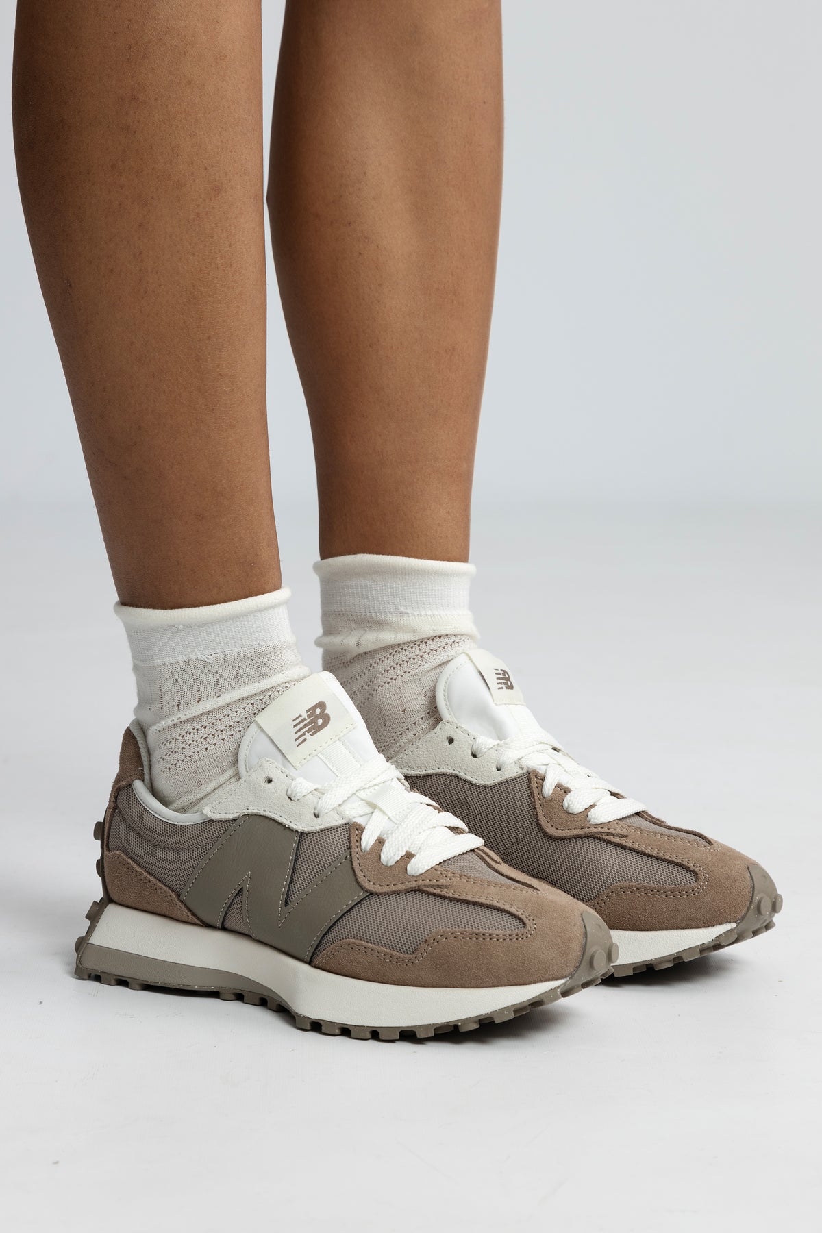 New Balance 327 Sneakers