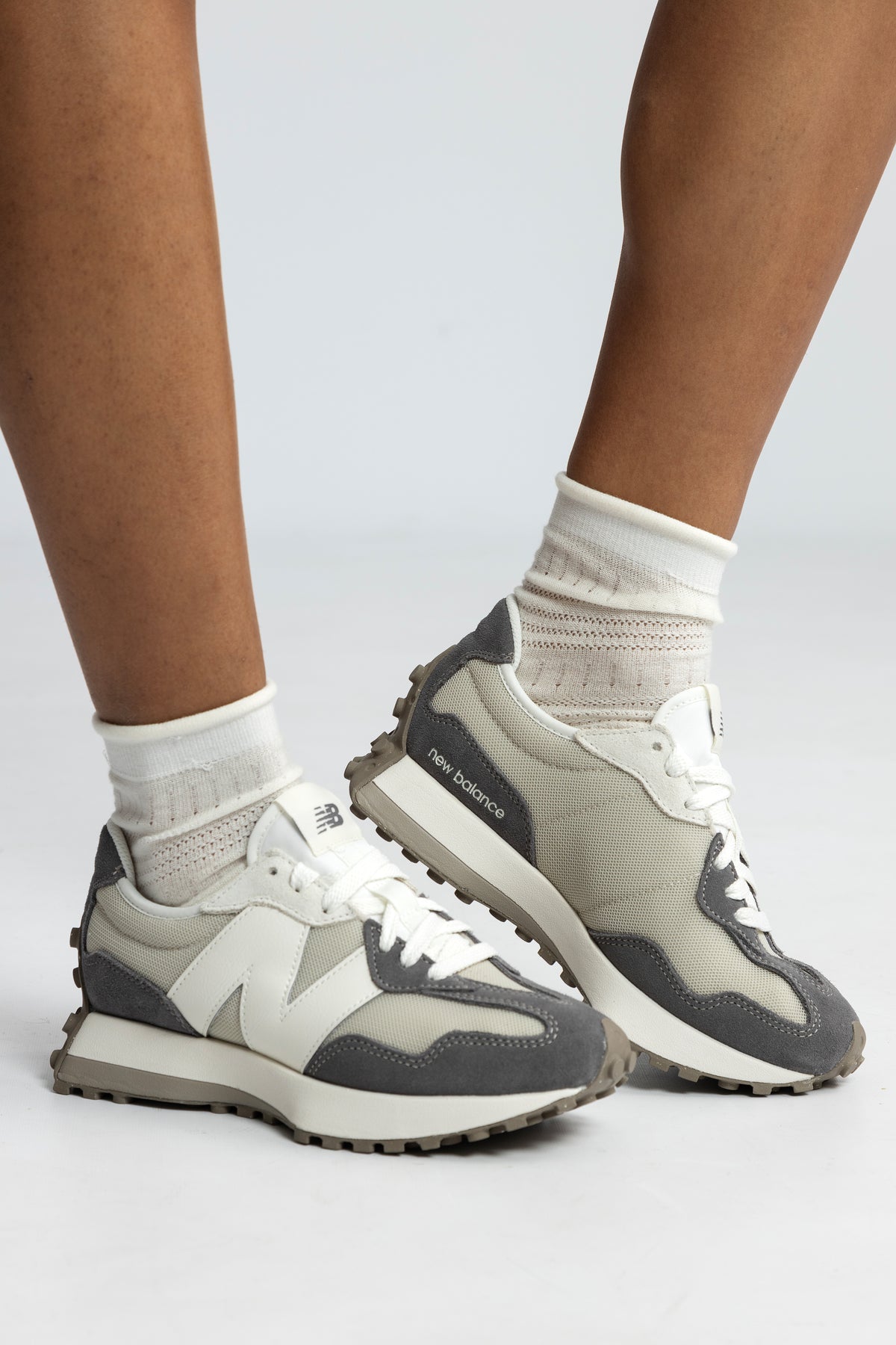 New Balance 327 Sneakers