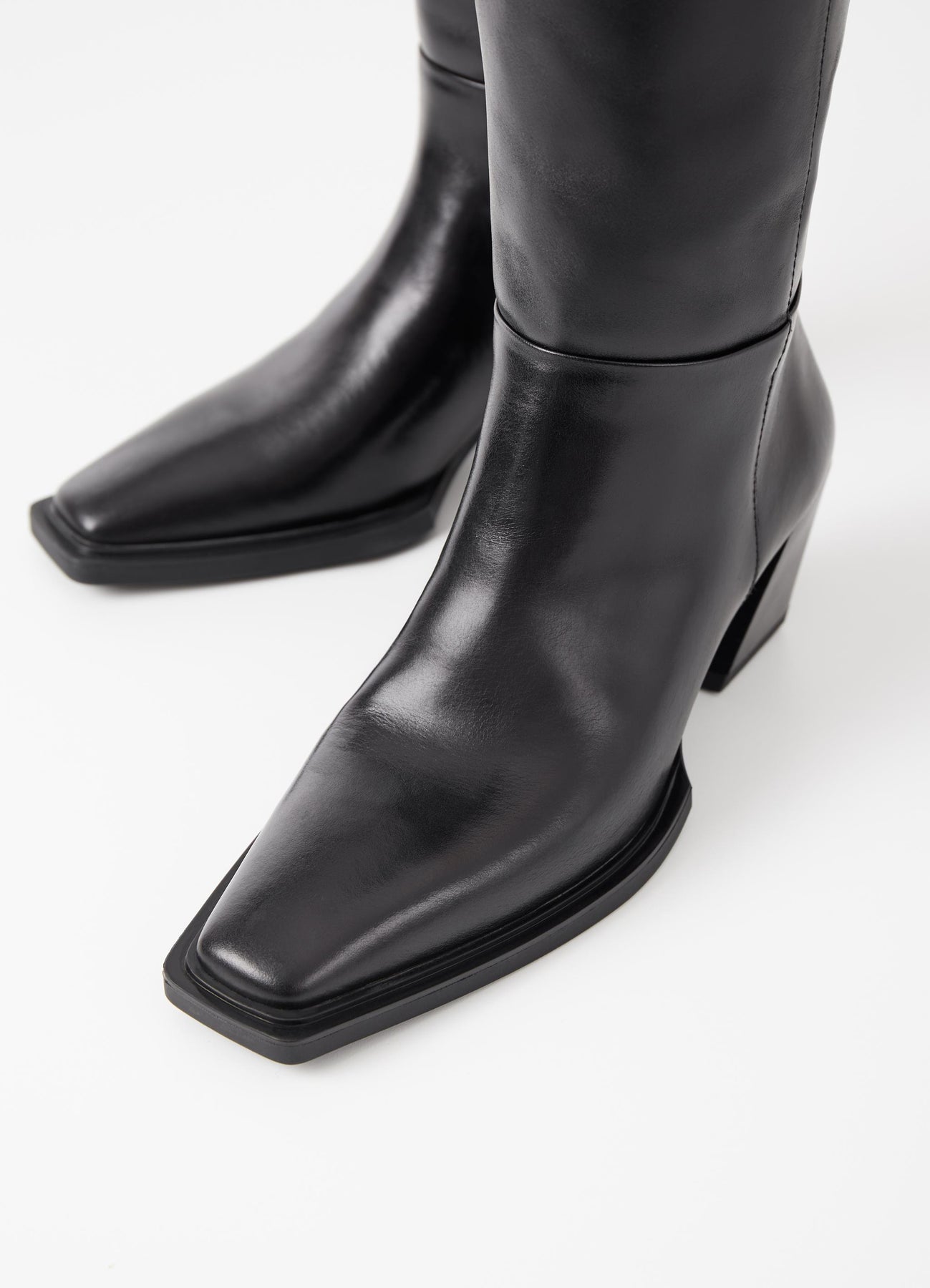 5221 Alina - Black