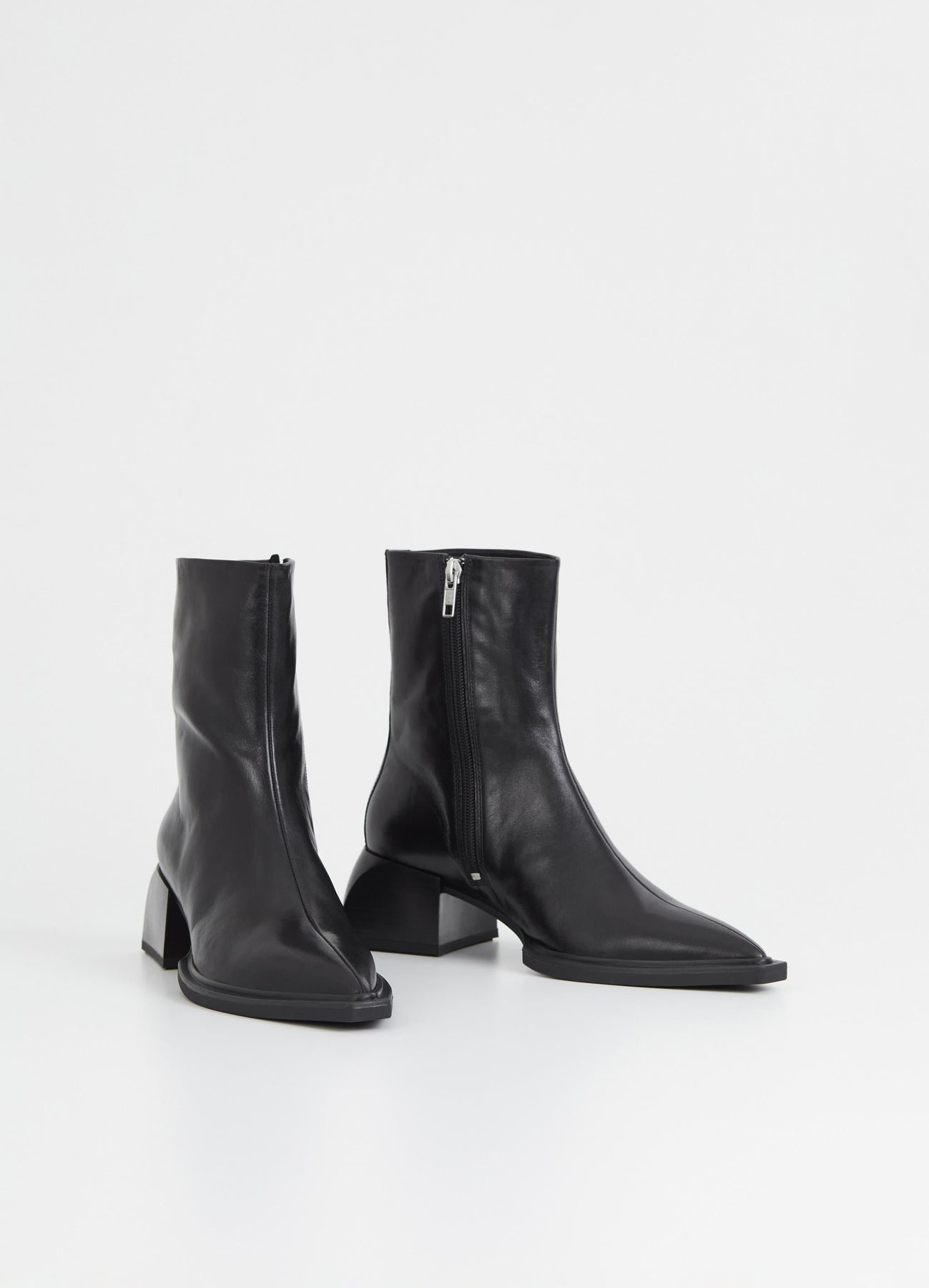 5453 Vivian - Black