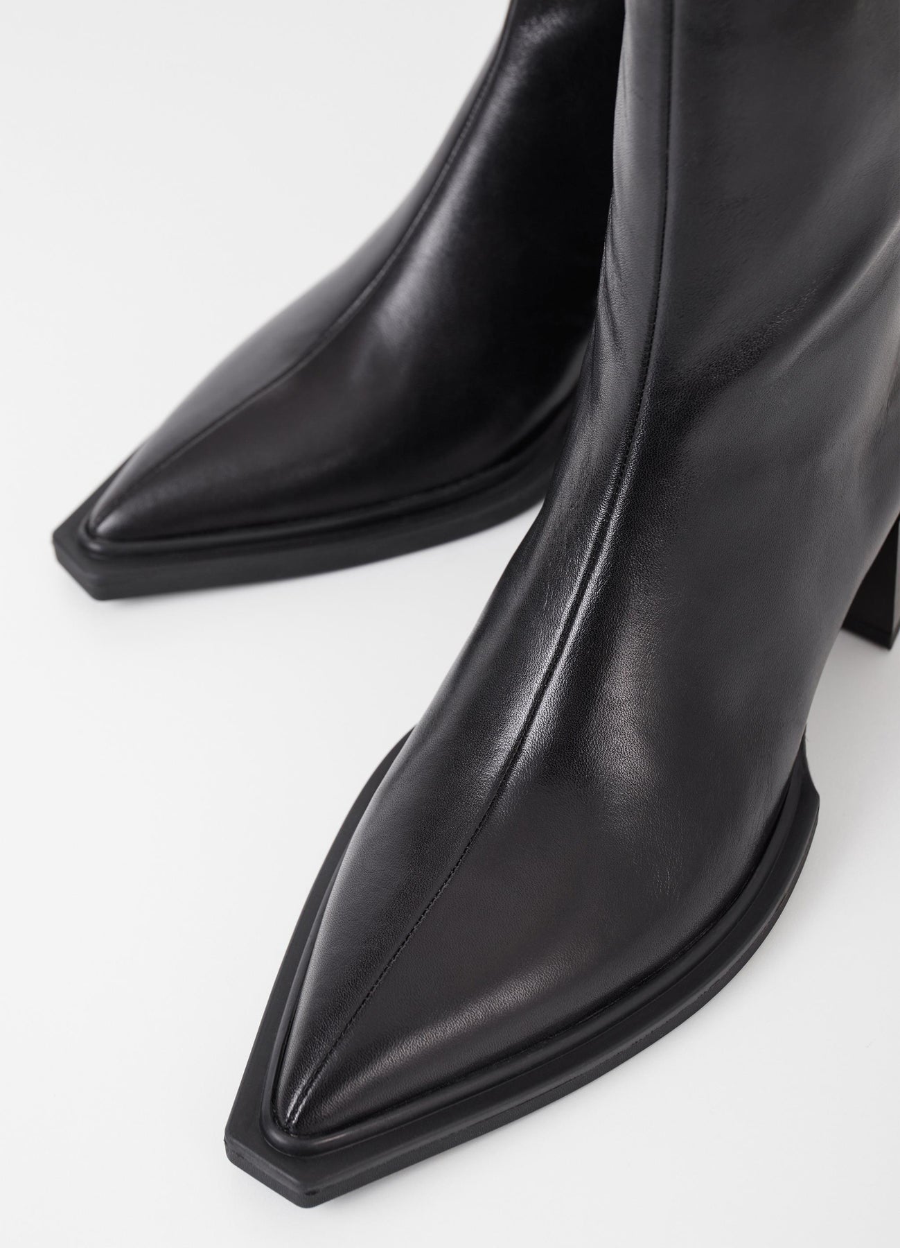 5453 Vivian - Black