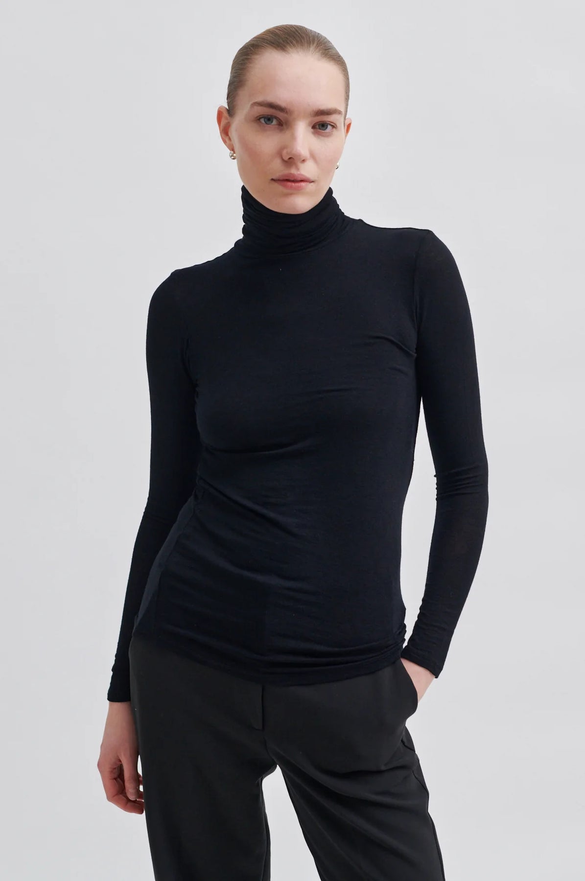 Matima T-Neck Tee - Svart