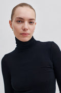 Matima T-Neck Tee - Svart