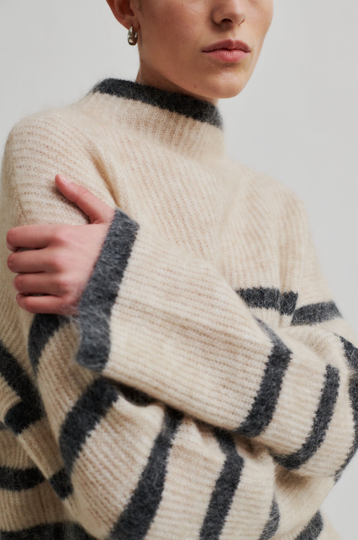 Ovalis Knit T-Neck - Brazilian Sand Grey