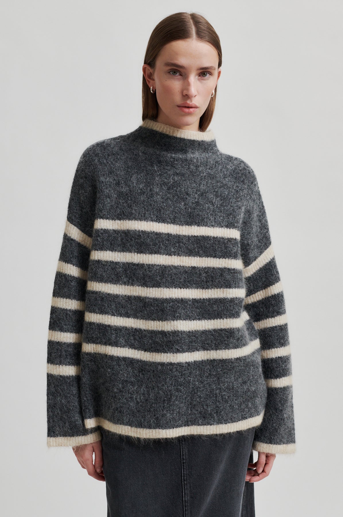 Ovalis Knit T-Neck - Volcanic Ash