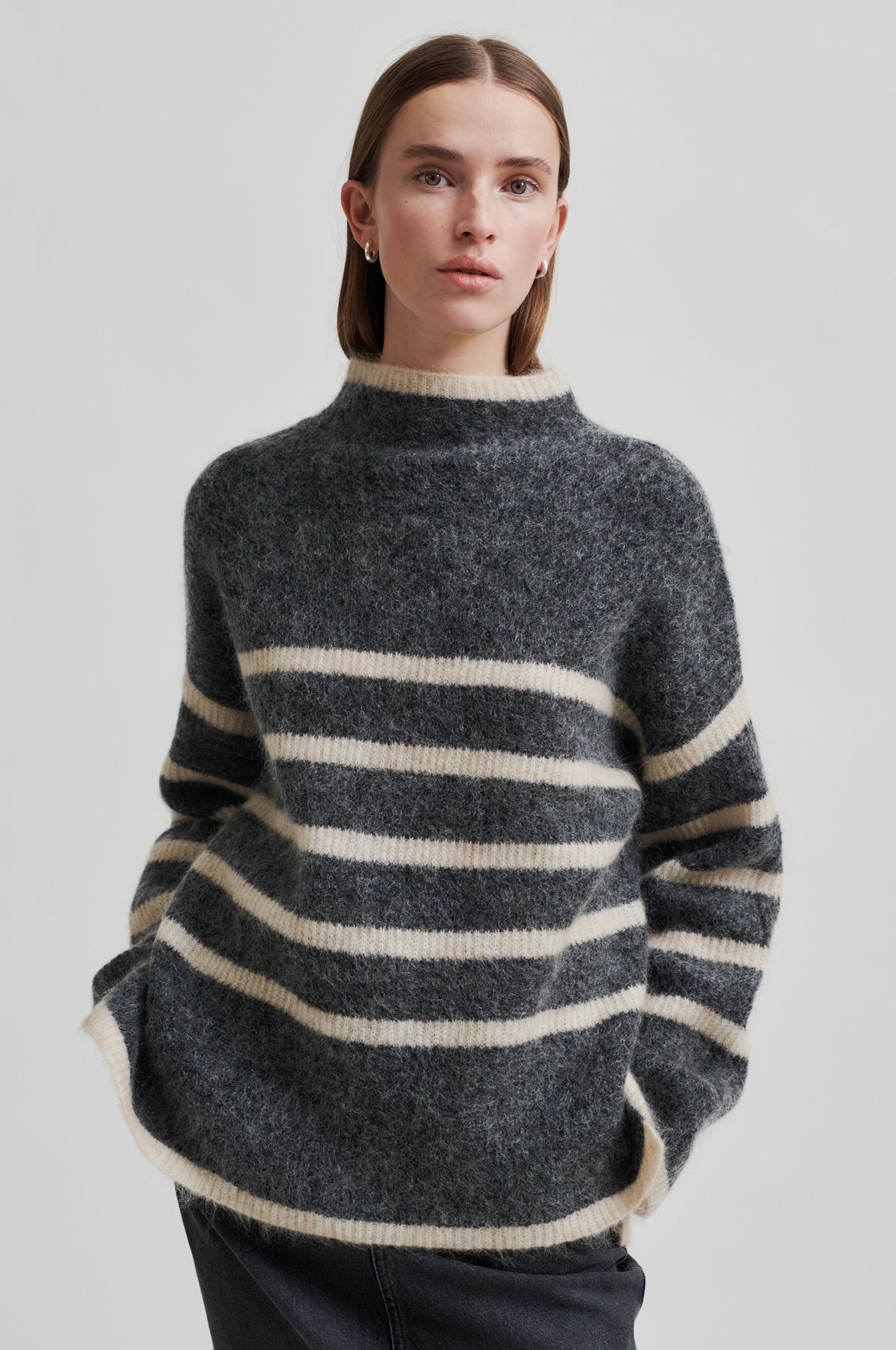 Ovalis Knit T-Neck - Volcanic Ash