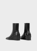 5829 Aino - Black