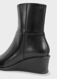 5829 Aino - Black