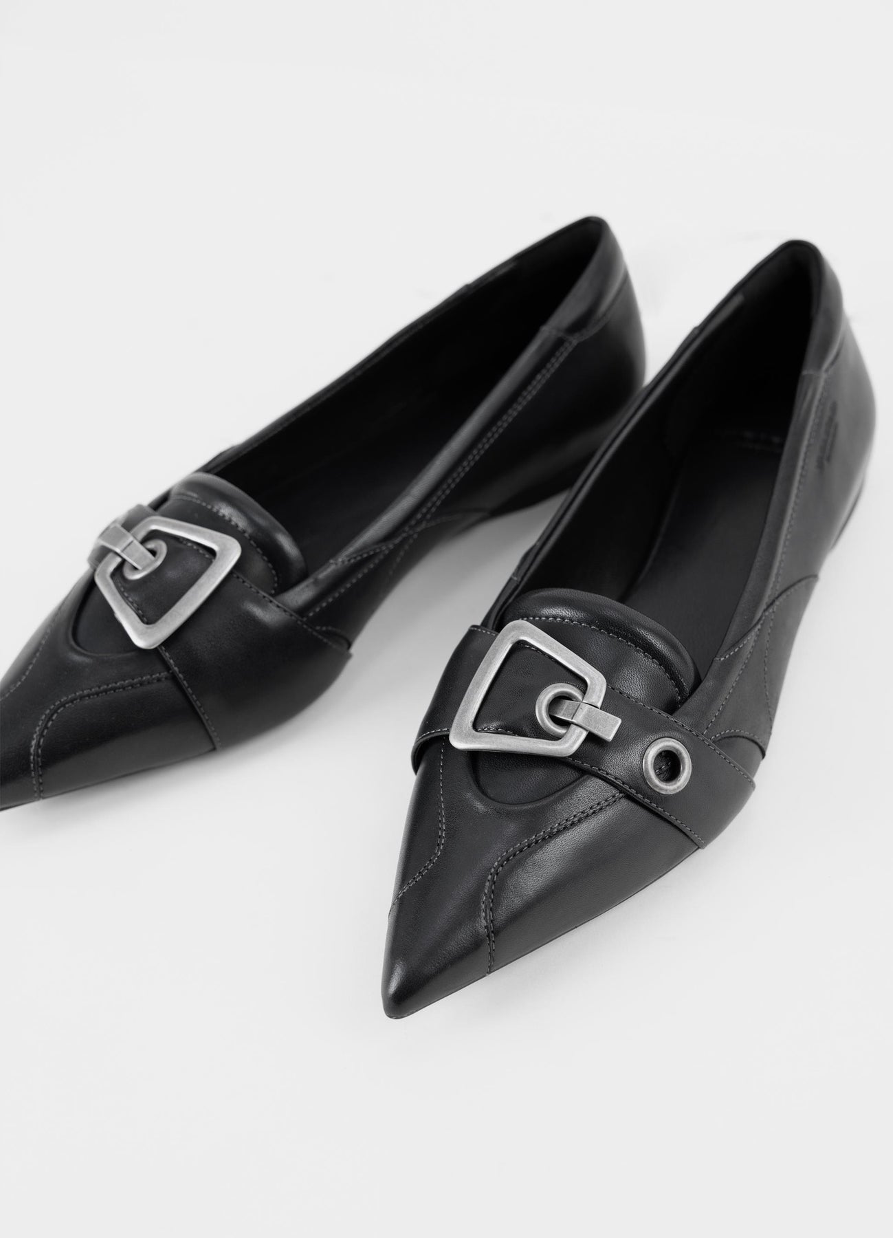 5833 Hermine - Black
