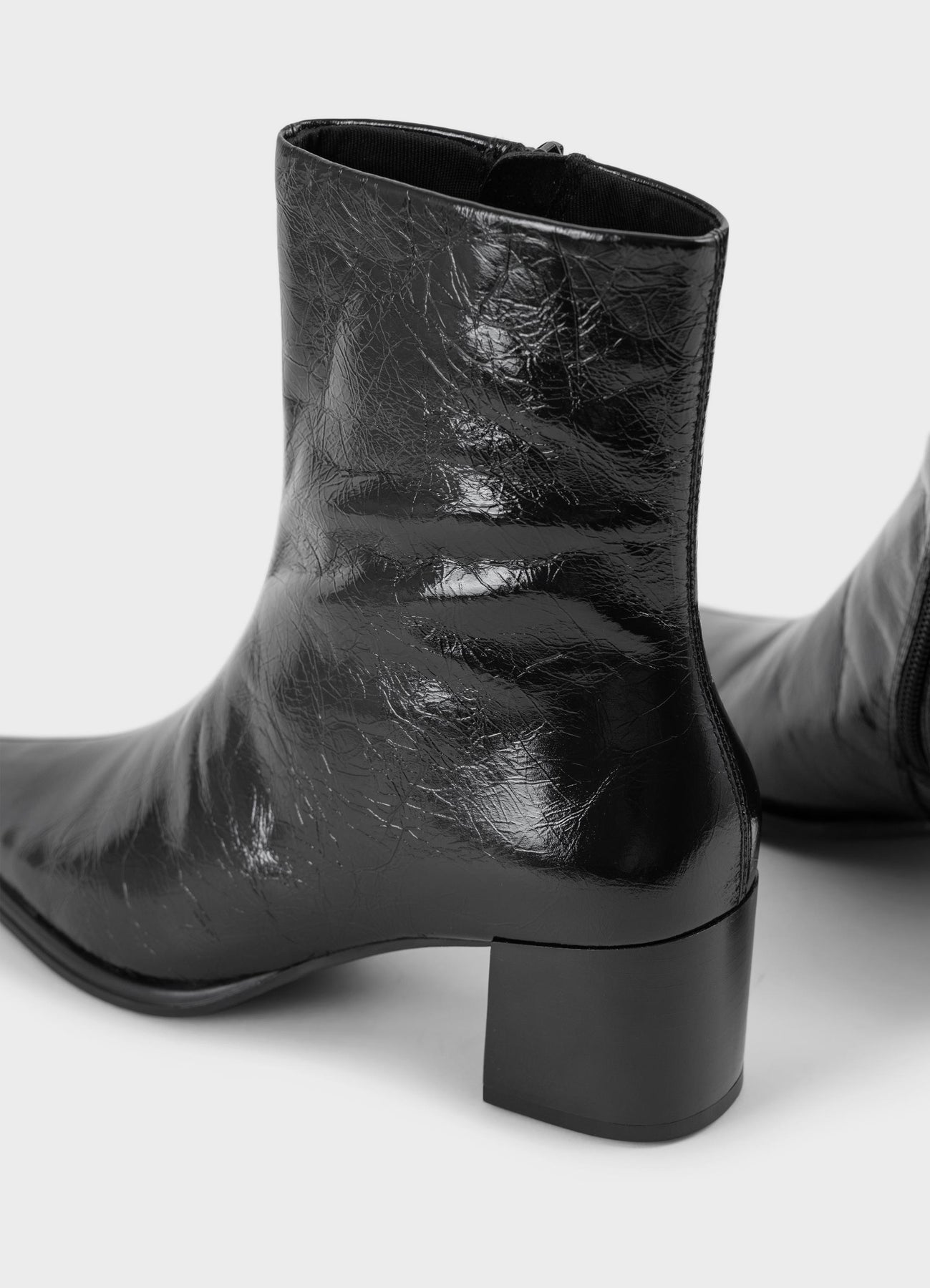 5854 Giselle - Black