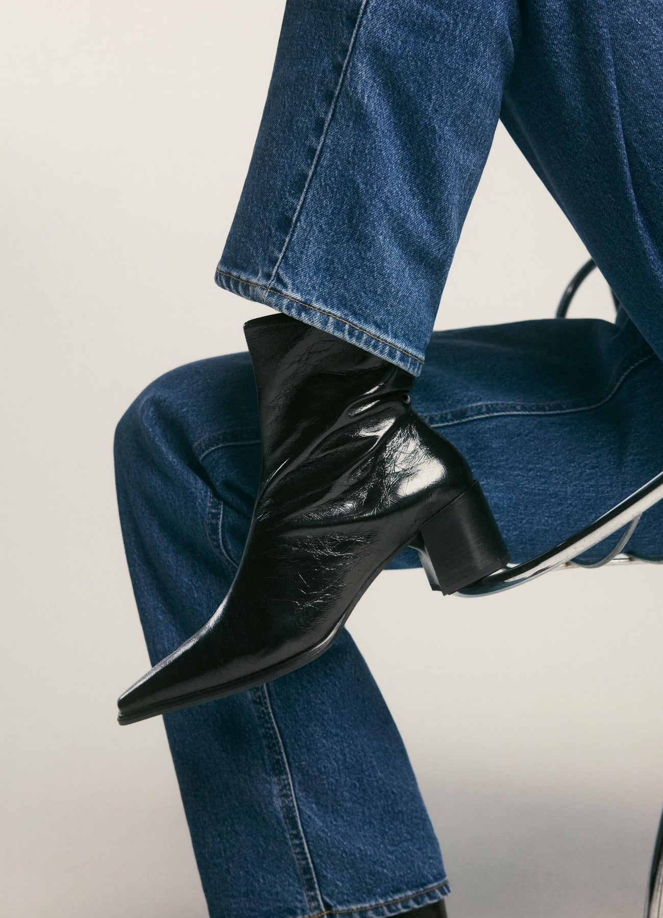5854 Giselle - Black