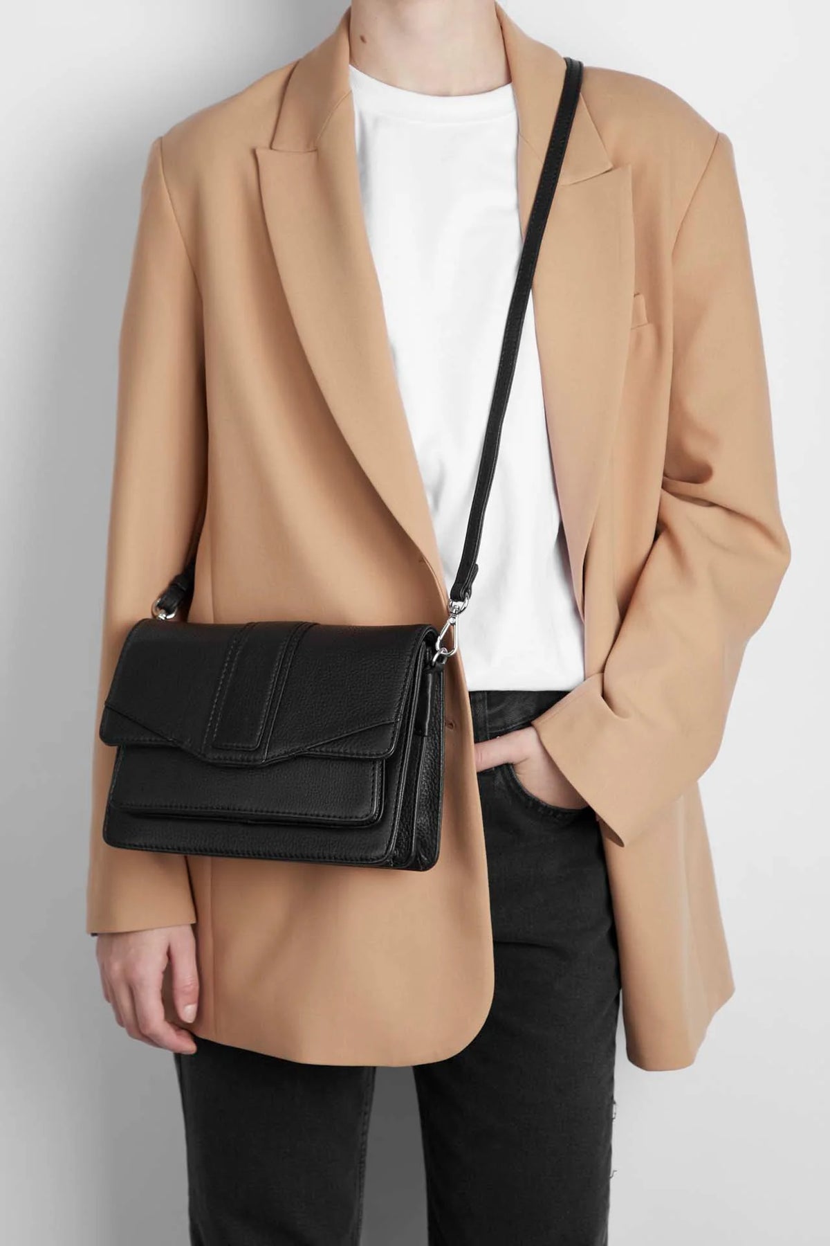 Janembg Crossbody Bag - Black Grain