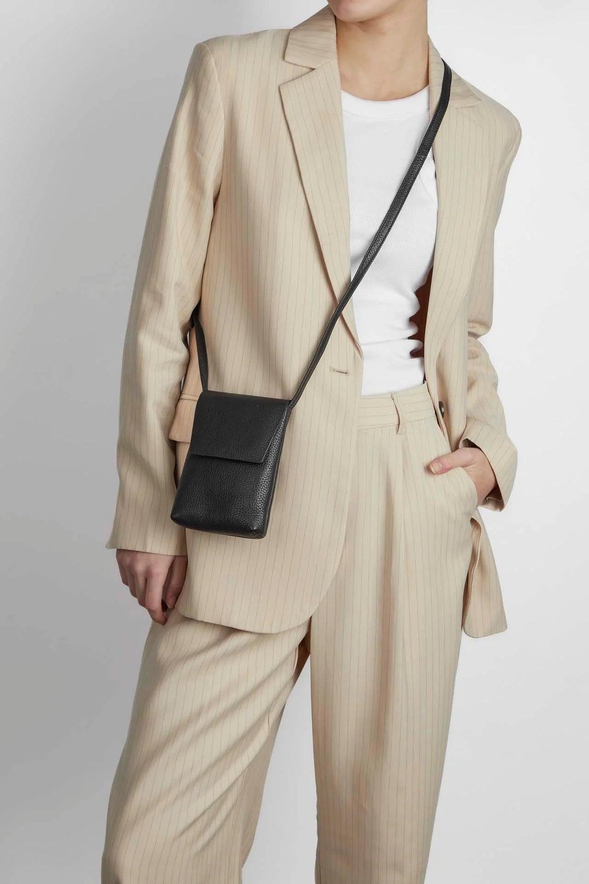 Ravea Phone Bag Grain - Black