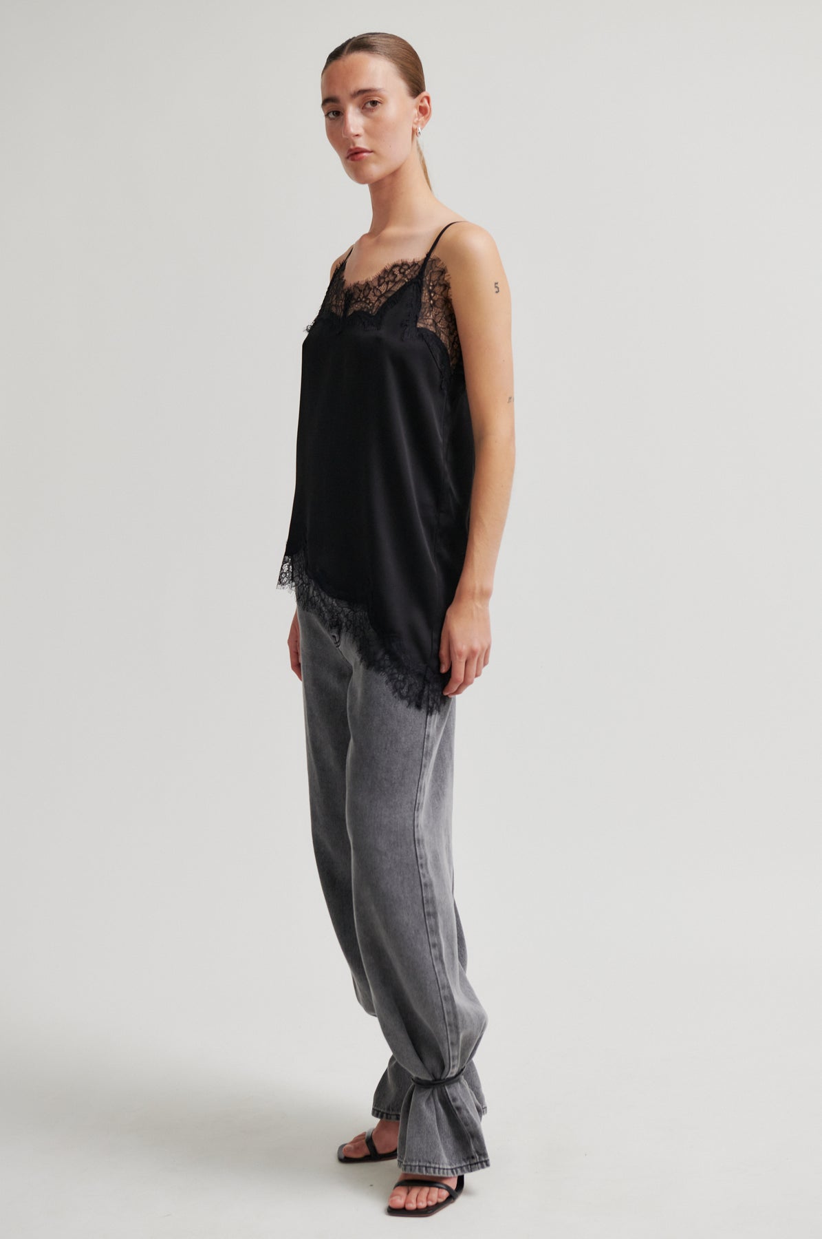 Lacia Strap Top - Svart