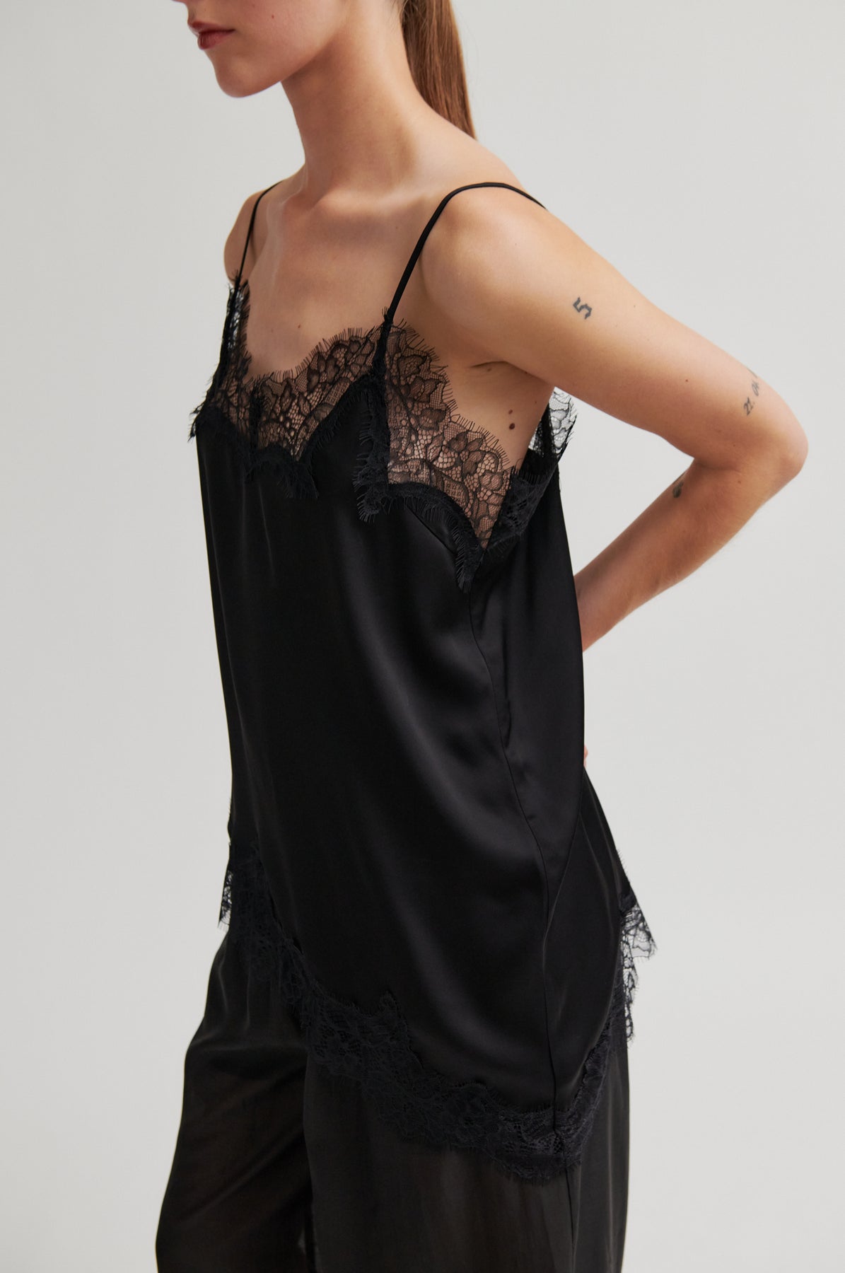 Lacia Strap Top - Svart