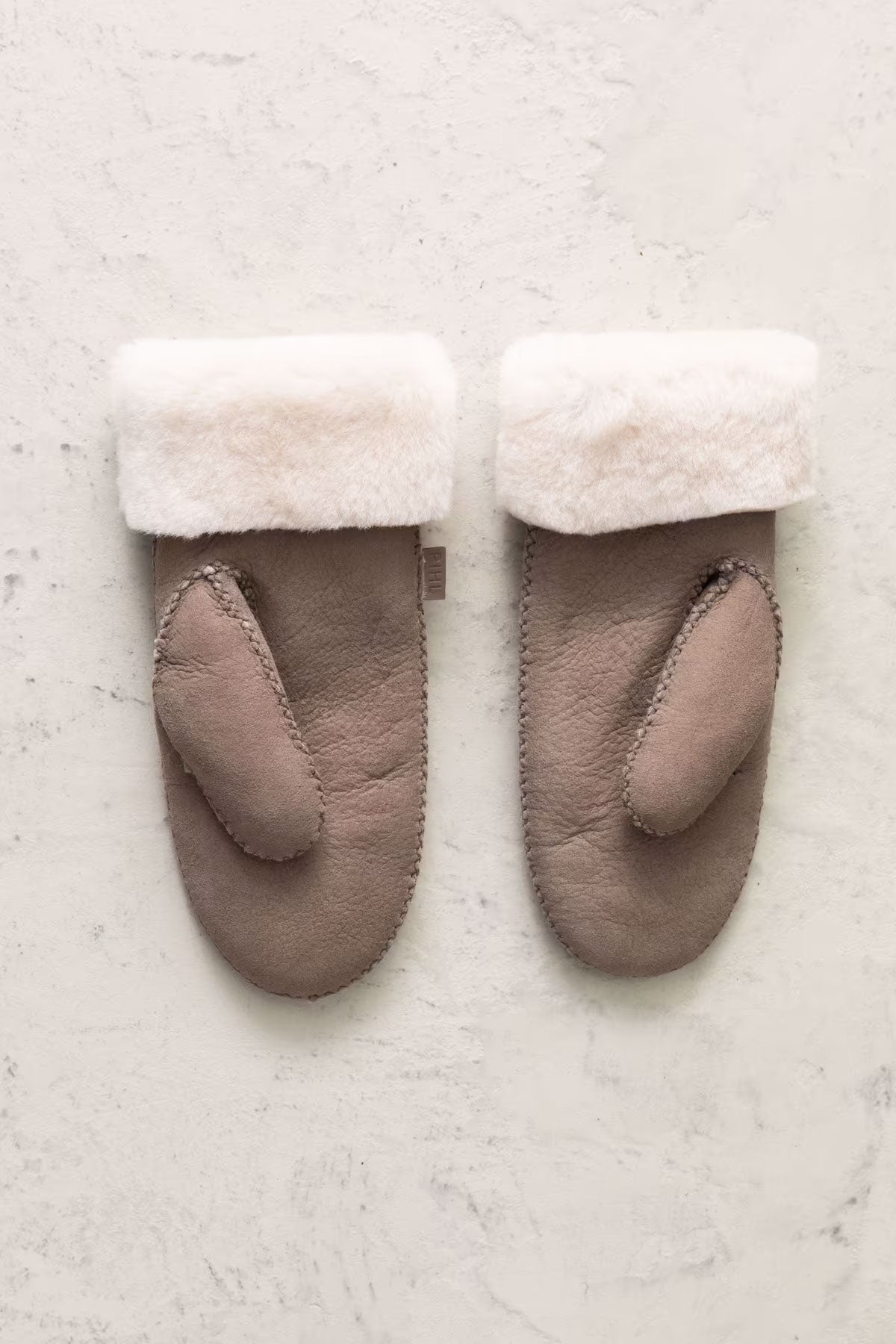 Nia Mittens - Dark Taupe Suede