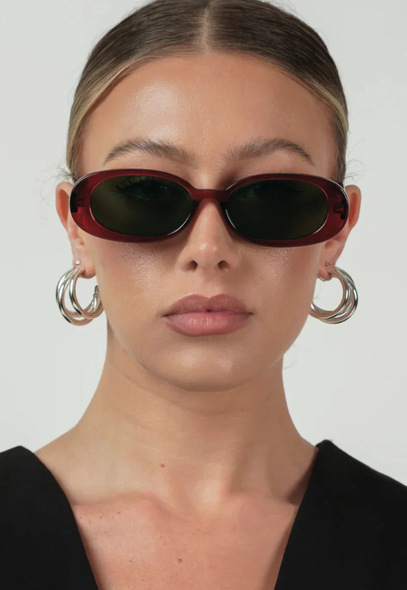 Gina Solglasögon - Trans Cherry/Green