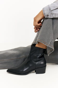 5810-101 Kelsey - Black