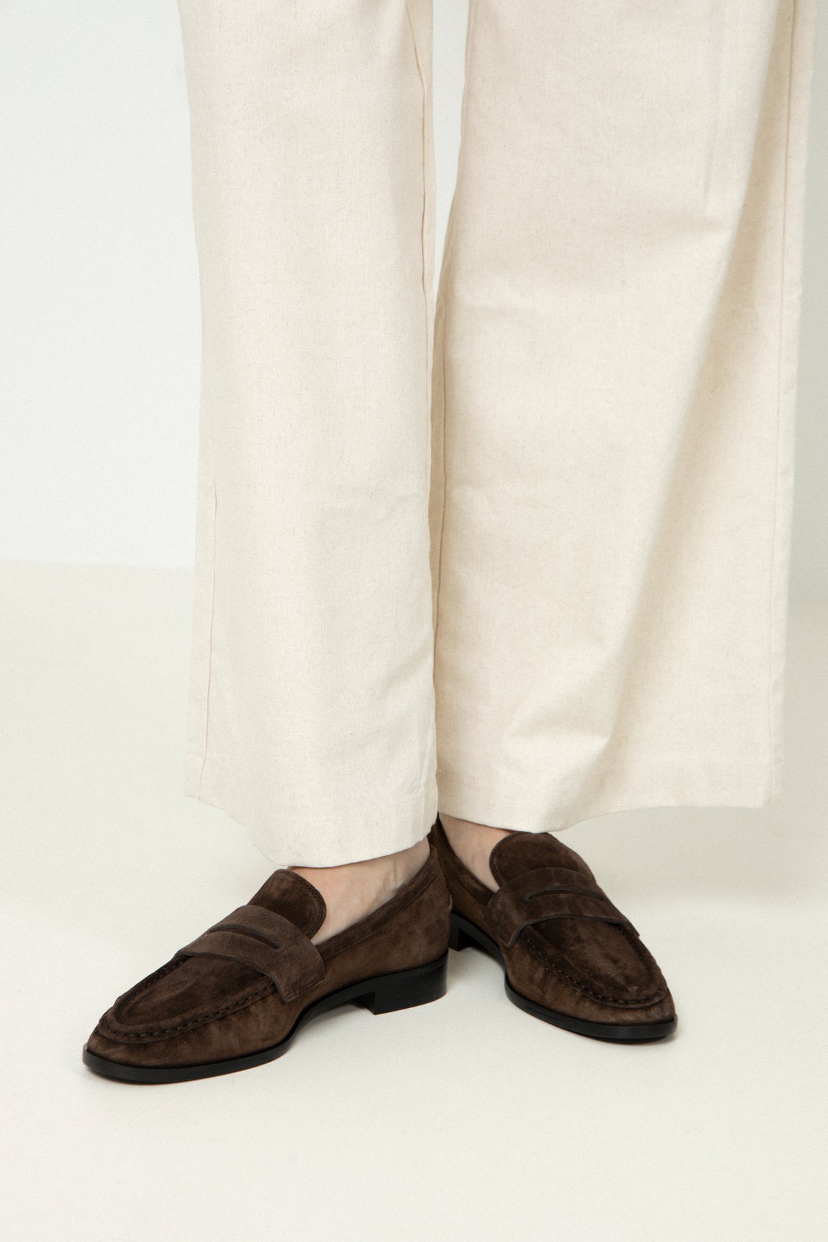 Airola Suede - Walnut