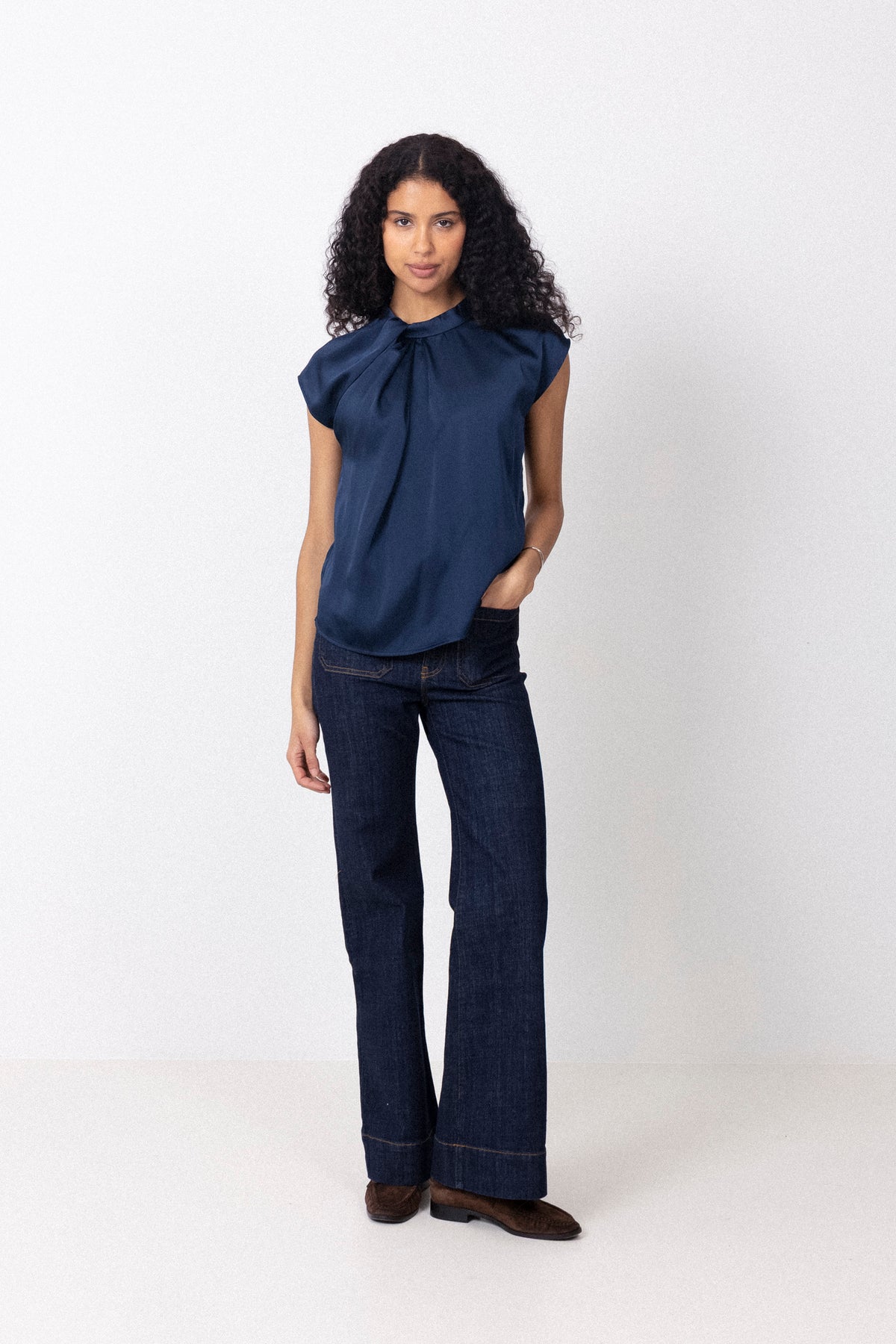 Fleur Drapy Satin Blus - Marinblå