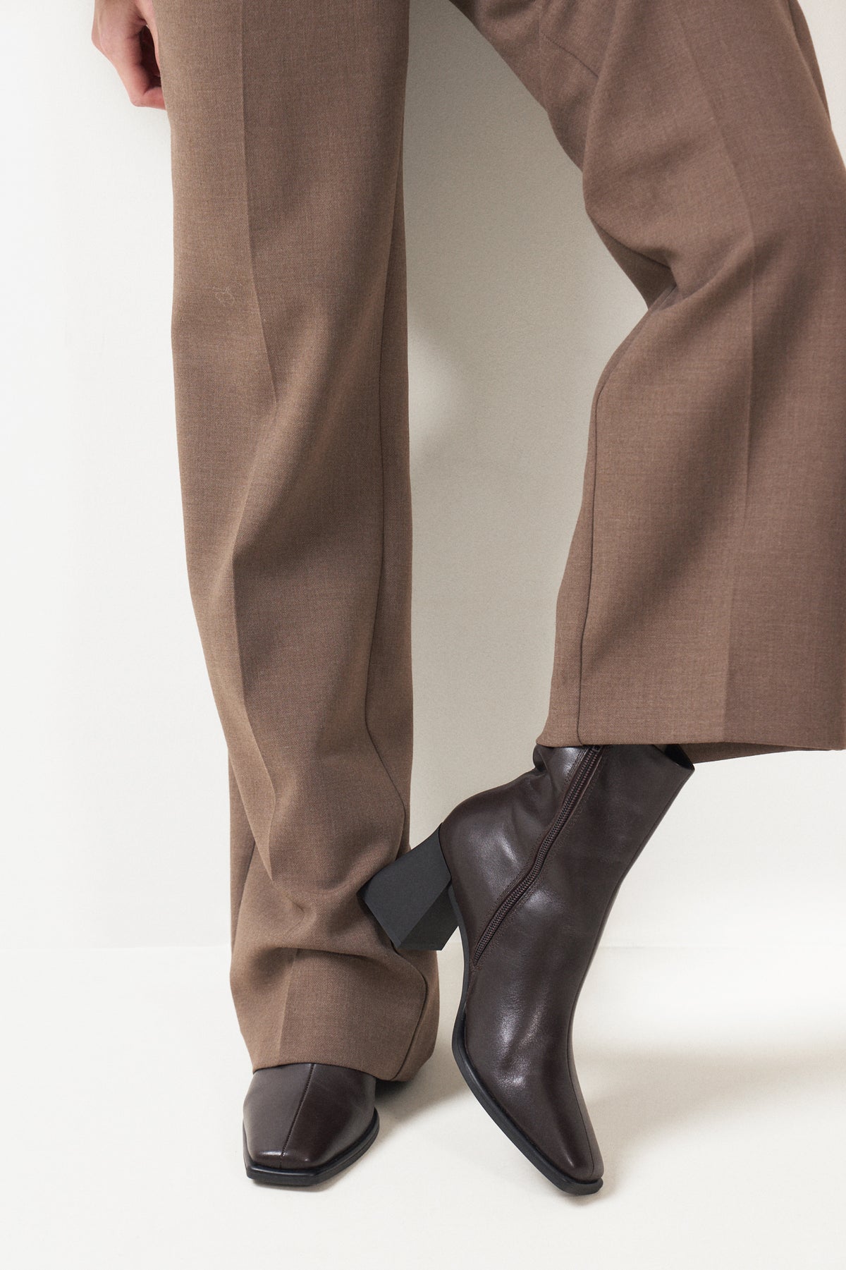 5002 Hedda - Chocolate
