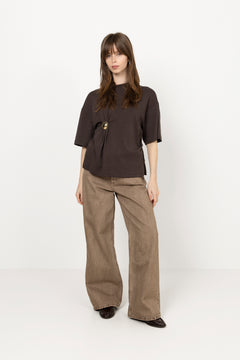 Enora Brooch Tee - Chocolate Torte