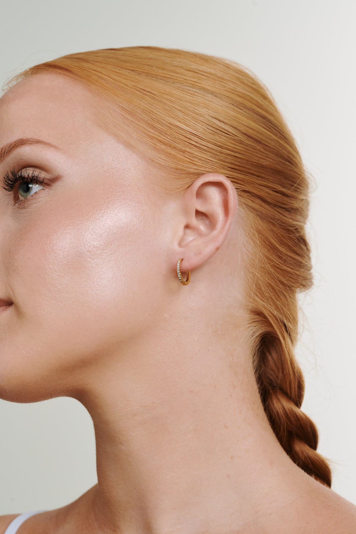 Nilea Crystal Hoop Earrings - Guld