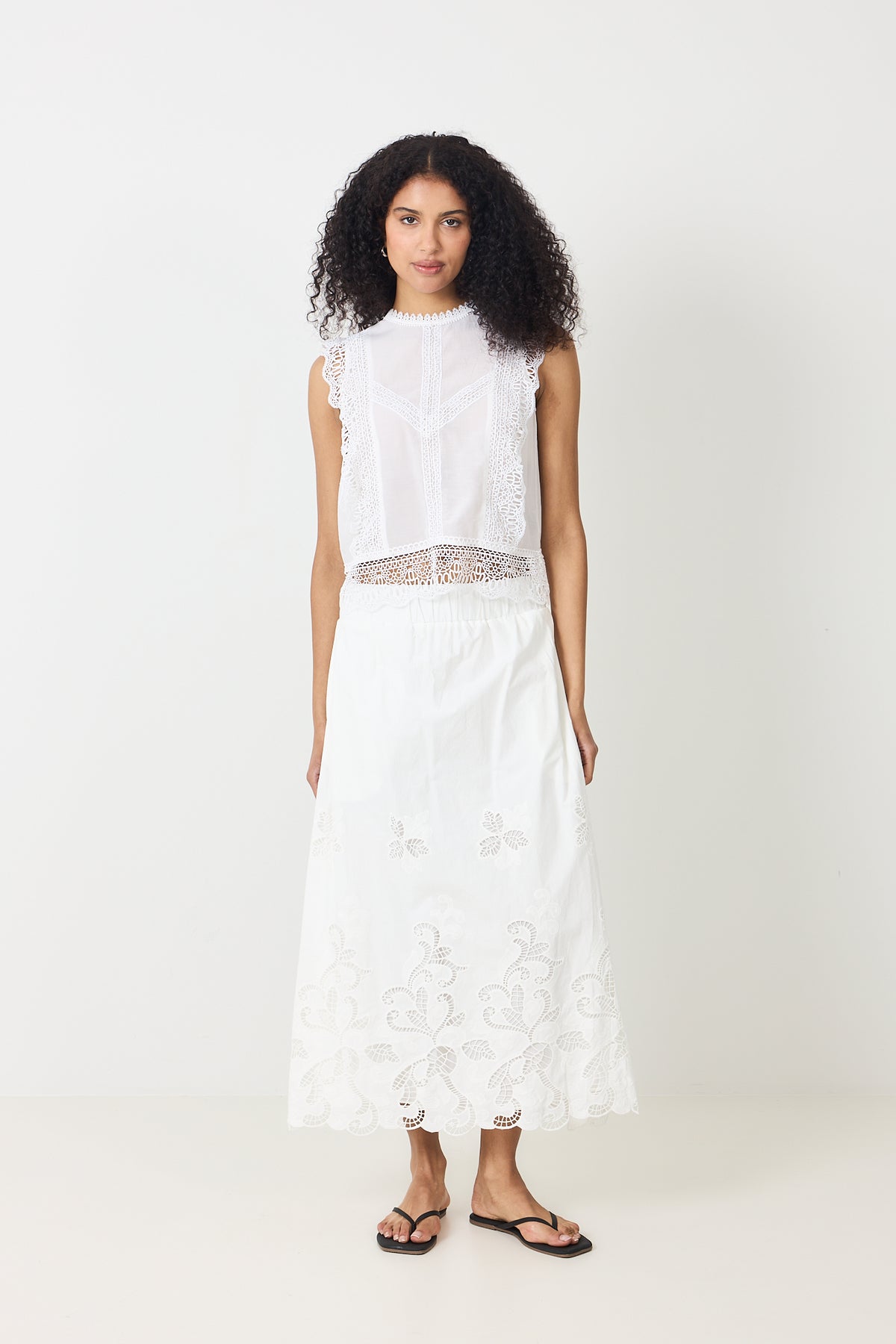 Yara Long Emb Skirt - White