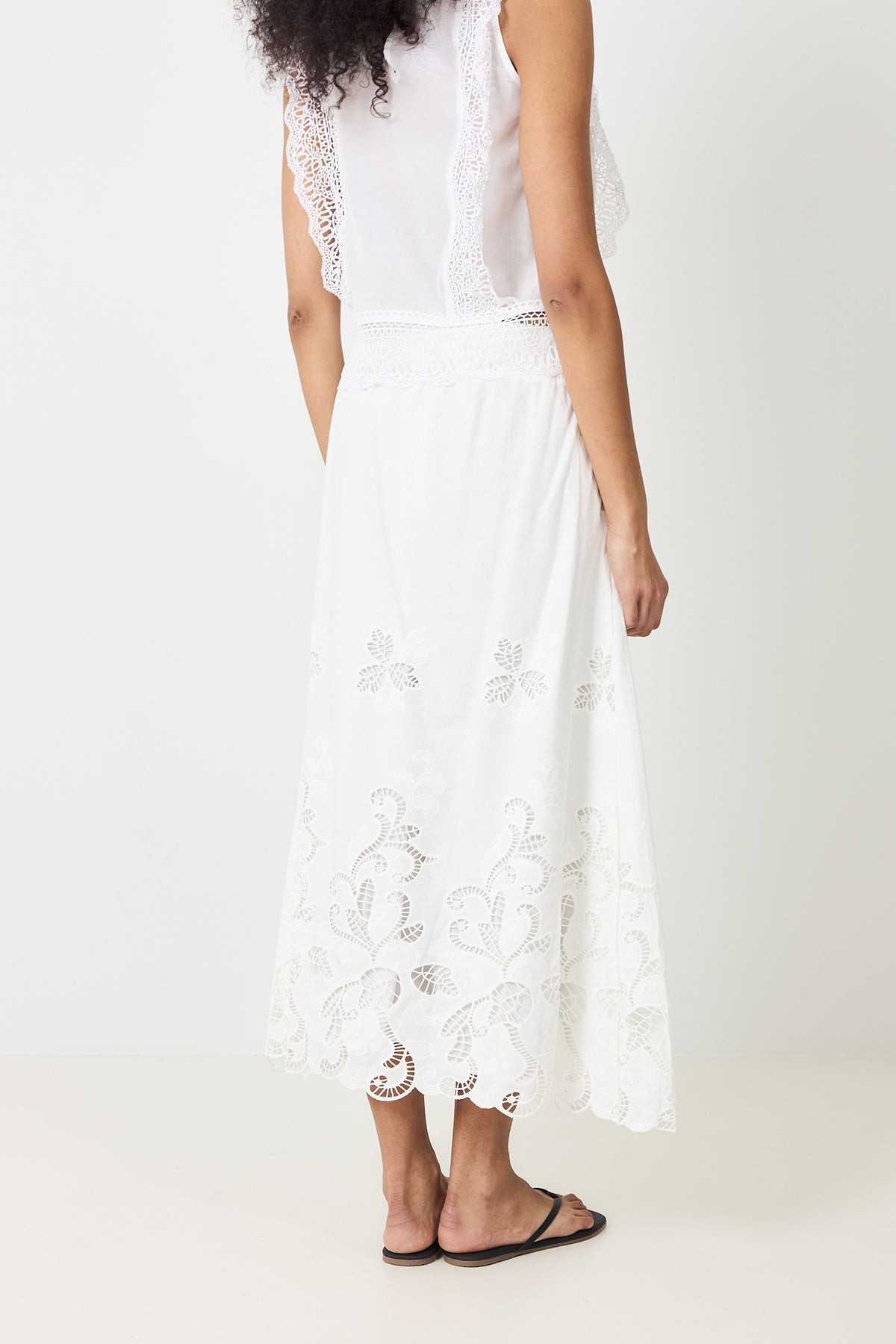 Yara Long Emb Skirt - White